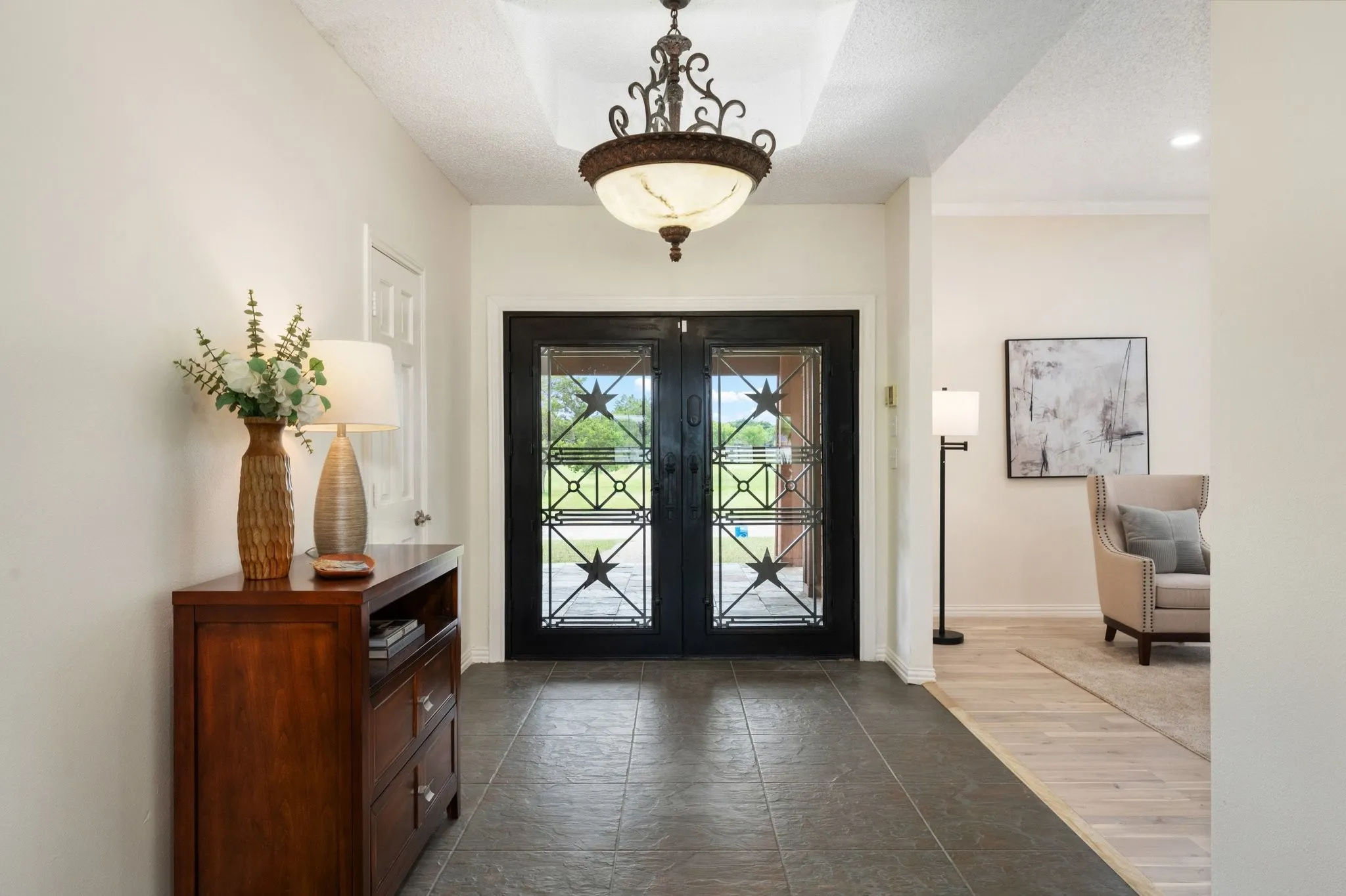 Single Family Residence For Rent in Dallas County , 915 W Pleasant Run Road, De Soto, Texas 75115, 5 Bedroom, 5 Bathroom, 3 Garage spaces, 4,542 Sqft, built in 1983, mls#21355537, Real Estate Agent in De Soto, Homes For Rent in Dallas county, Homes For Rent in De Soto, Realtor in De Soto Texas, Real Estate Brokerage Independent Realty Texas, Luminita Cordes Realtor