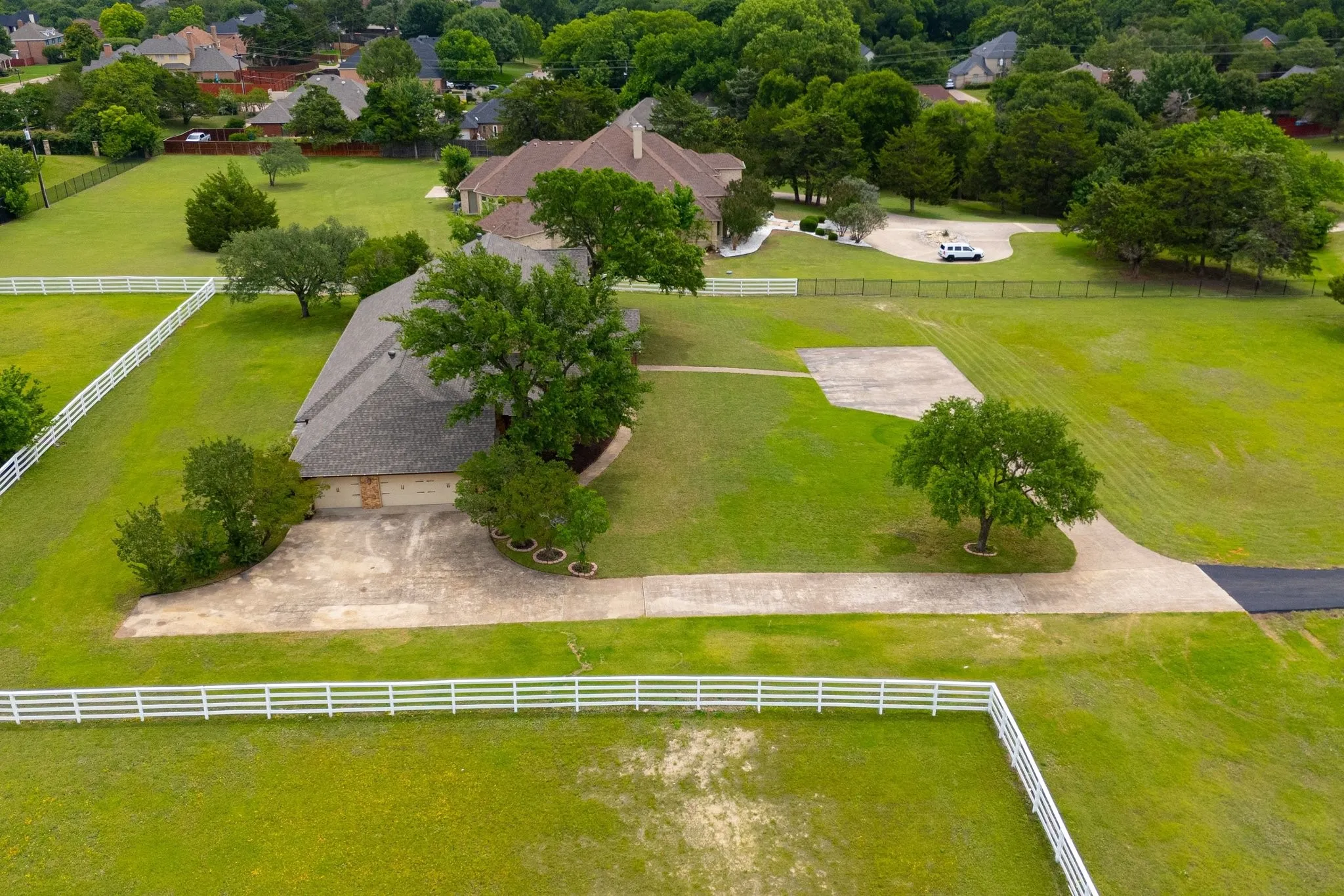 Single Family Residence For Rent in Dallas County , 915 W Pleasant Run Road, De Soto, Texas 75115, 5 Bedroom, 5 Bathroom, 3 Garage spaces, 4,542 Sqft, built in 1983, mls#21355537, Real Estate Agent in De Soto, Homes For Rent in Dallas county, Homes For Rent in De Soto, Realtor in De Soto Texas, Real Estate Brokerage Independent Realty Texas, Luminita Cordes Realtor