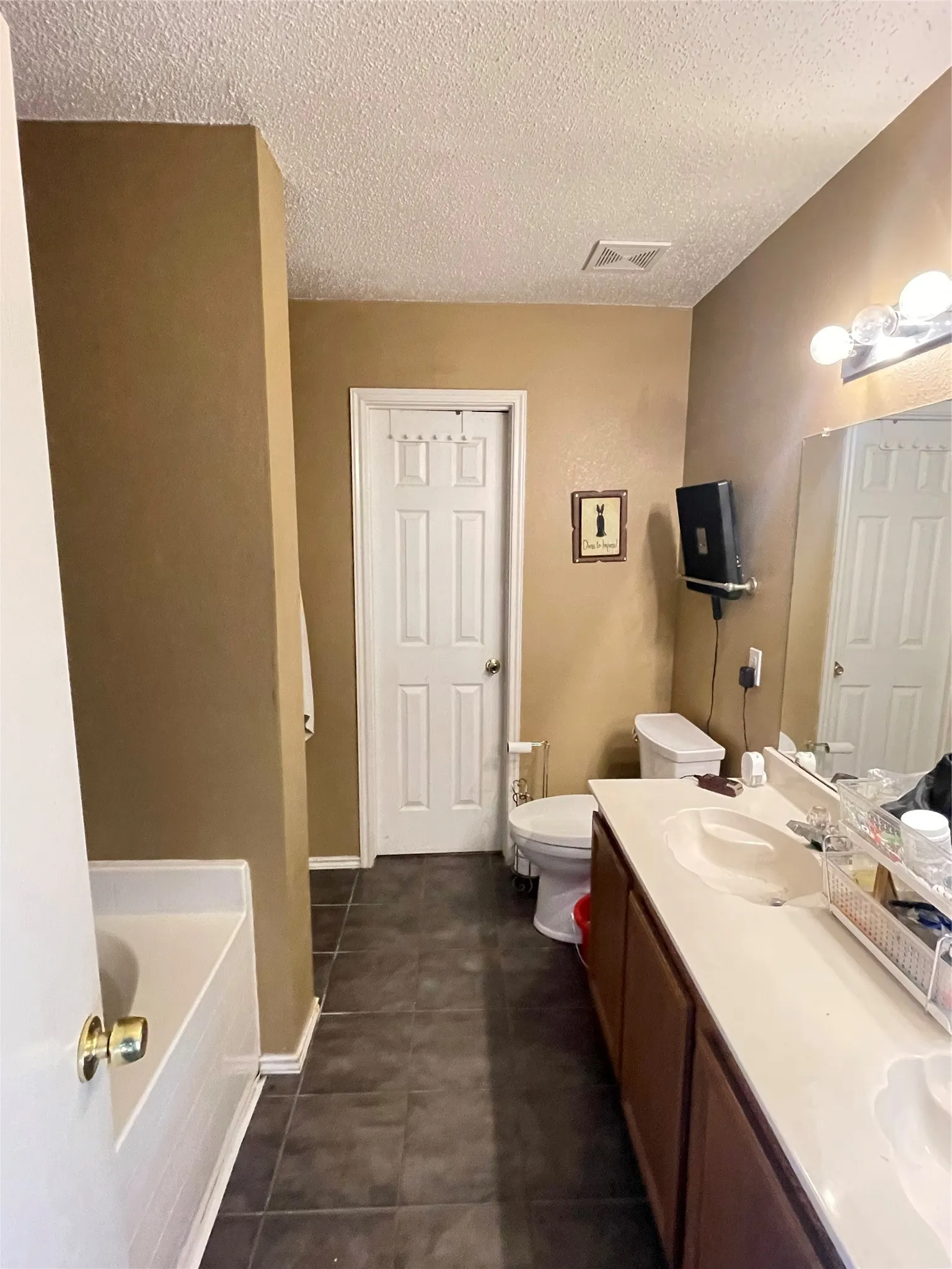 Single Family Residence For Sale in Dallas County , 1222 Mcmillan Drive, Cedar Hill, Texas 75104, 4 Bedroom, 3 Bathroom, 2 Garage spaces, 2,624 Sqft, built in 2003, mls#21334002, Real Estate Agent in Cedar Hill, Homes For Sale in Dallas county, Homes For Sale in Cedar Hill, Realtor in Cedar Hill Texas, Real Estate Brokerage Independent Realty Texas, Luminita Cordes Realtor