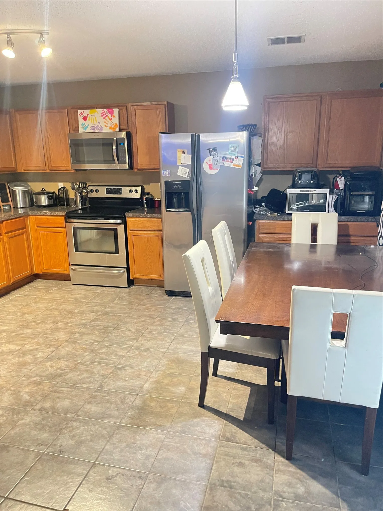 Single Family Residence For Sale in Dallas County , 1222 Mcmillan Drive, Cedar Hill, Texas 75104, 4 Bedroom, 3 Bathroom, 2 Garage spaces, 2,624 Sqft, built in 2003, mls#21334002, Real Estate Agent in Cedar Hill, Homes For Sale in Dallas county, Homes For Sale in Cedar Hill, Realtor in Cedar Hill Texas, Real Estate Brokerage Independent Realty Texas, Luminita Cordes Realtor