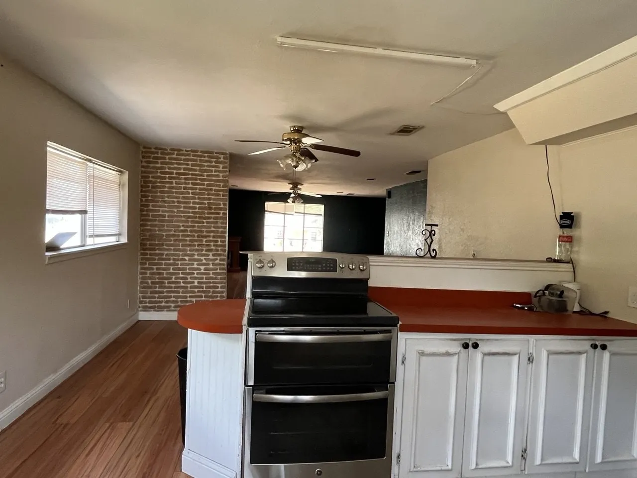 Single Family Residence For Sale in Tarrant County , 2525 Oakwood Terrace, Haltom City, Texas 76117, 3 Bedroom, 2 Bathroom, Garage spaces, 1,866 Sqft, built in 1949, mls#21353822, Real Estate Agent in Haltom City, Homes For Sale in Tarrant county, Homes For Sale in Haltom City, Realtor in Haltom City Texas, Real Estate Brokerage Independent Realty Texas, Luminita Cordes Realtor