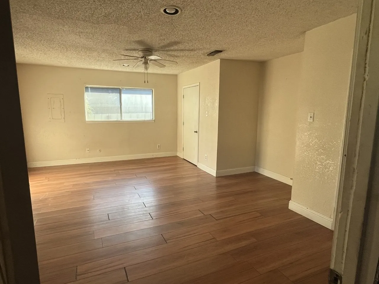 Single Family Residence For Sale in Tarrant County , 2525 Oakwood Terrace, Haltom City, Texas 76117, 3 Bedroom, 2 Bathroom, Garage spaces, 1,866 Sqft, built in 1949, mls#21353822, Real Estate Agent in Haltom City, Homes For Sale in Tarrant county, Homes For Sale in Haltom City, Realtor in Haltom City Texas, Real Estate Brokerage Independent Realty Texas, Luminita Cordes Realtor