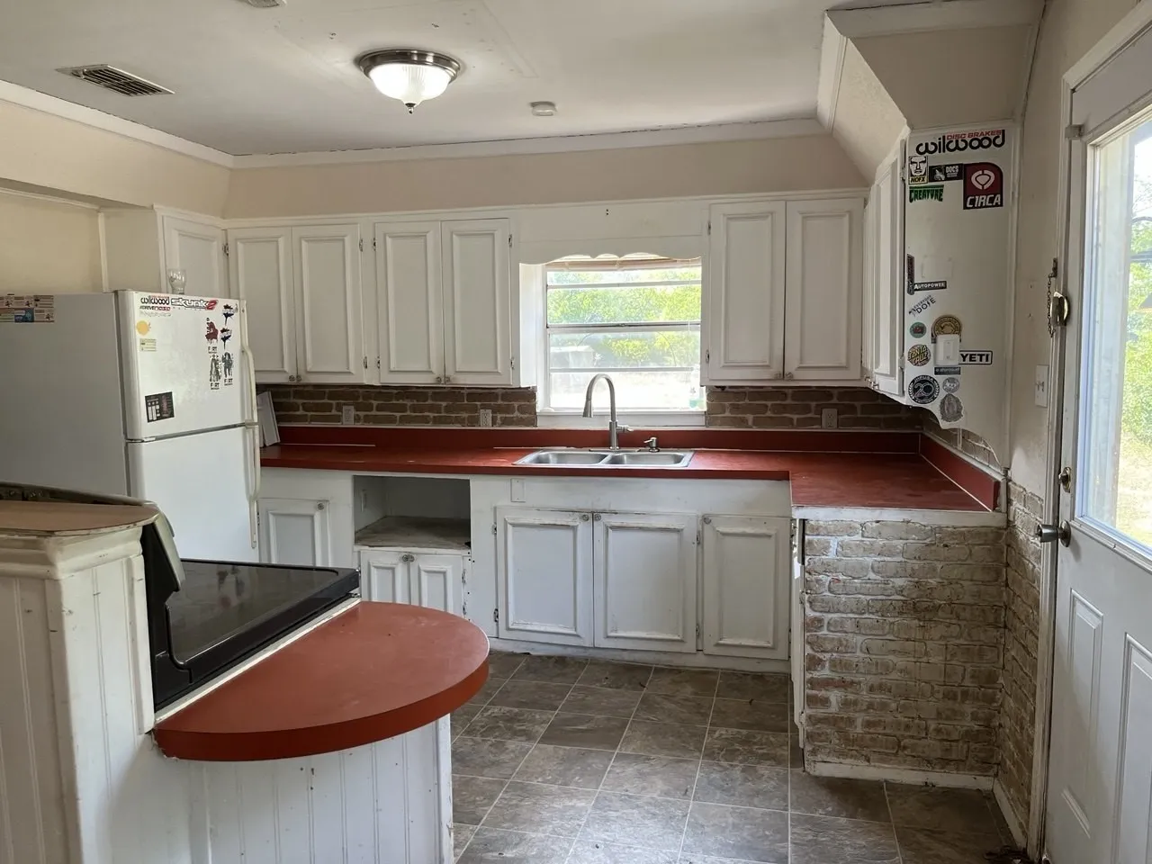 Single Family Residence For Sale in Tarrant County , 2525 Oakwood Terrace, Haltom City, Texas 76117, 3 Bedroom, 2 Bathroom, Garage spaces, 1,866 Sqft, built in 1949, mls#21353822, Real Estate Agent in Haltom City, Homes For Sale in Tarrant county, Homes For Sale in Haltom City, Realtor in Haltom City Texas, Real Estate Brokerage Independent Realty Texas, Luminita Cordes Realtor