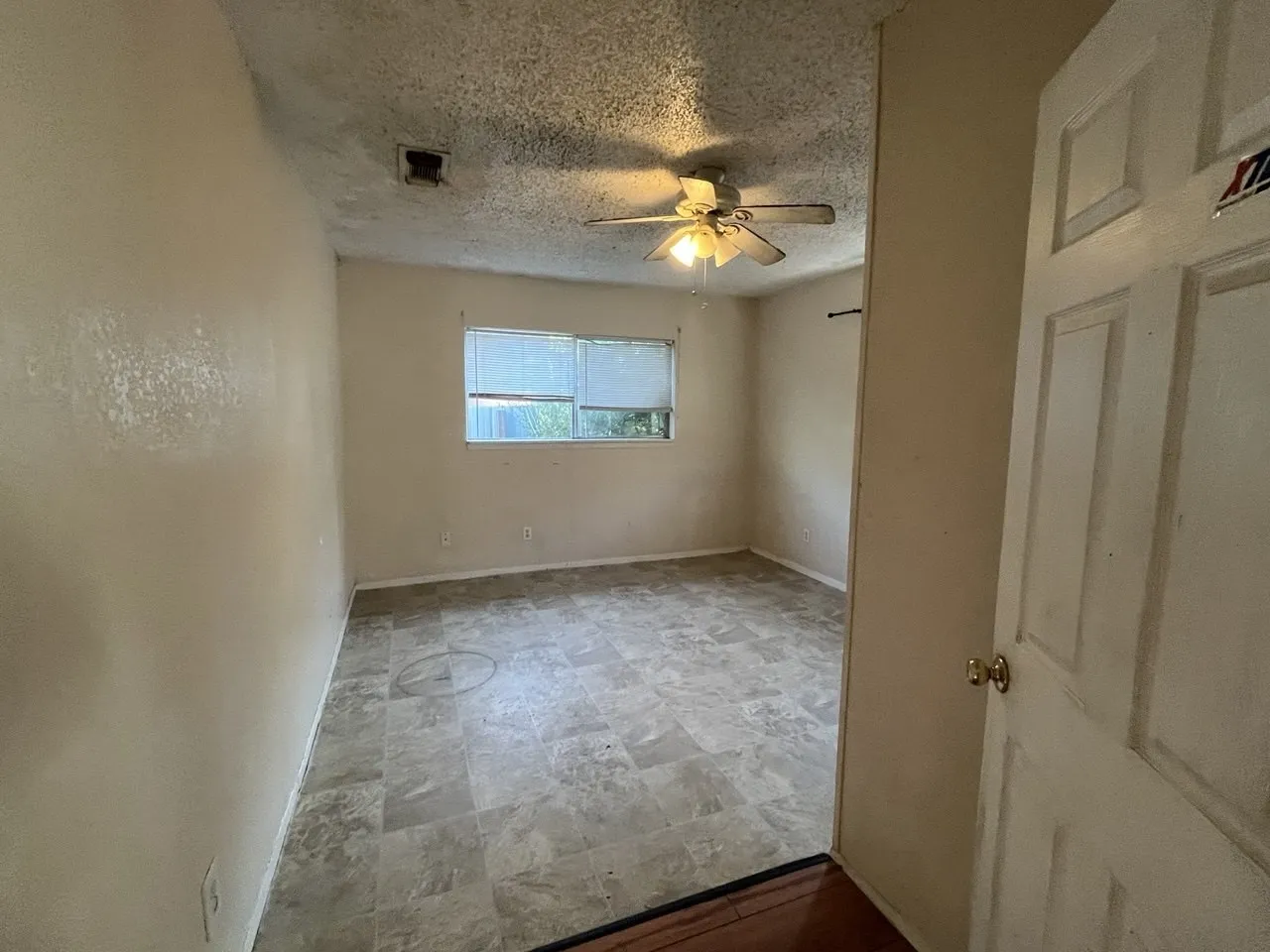 Single Family Residence For Sale in Tarrant County , 2525 Oakwood Terrace, Haltom City, Texas 76117, 3 Bedroom, 2 Bathroom, Garage spaces, 1,866 Sqft, built in 1949, mls#21353822, Real Estate Agent in Haltom City, Homes For Sale in Tarrant county, Homes For Sale in Haltom City, Realtor in Haltom City Texas, Real Estate Brokerage Independent Realty Texas, Luminita Cordes Realtor