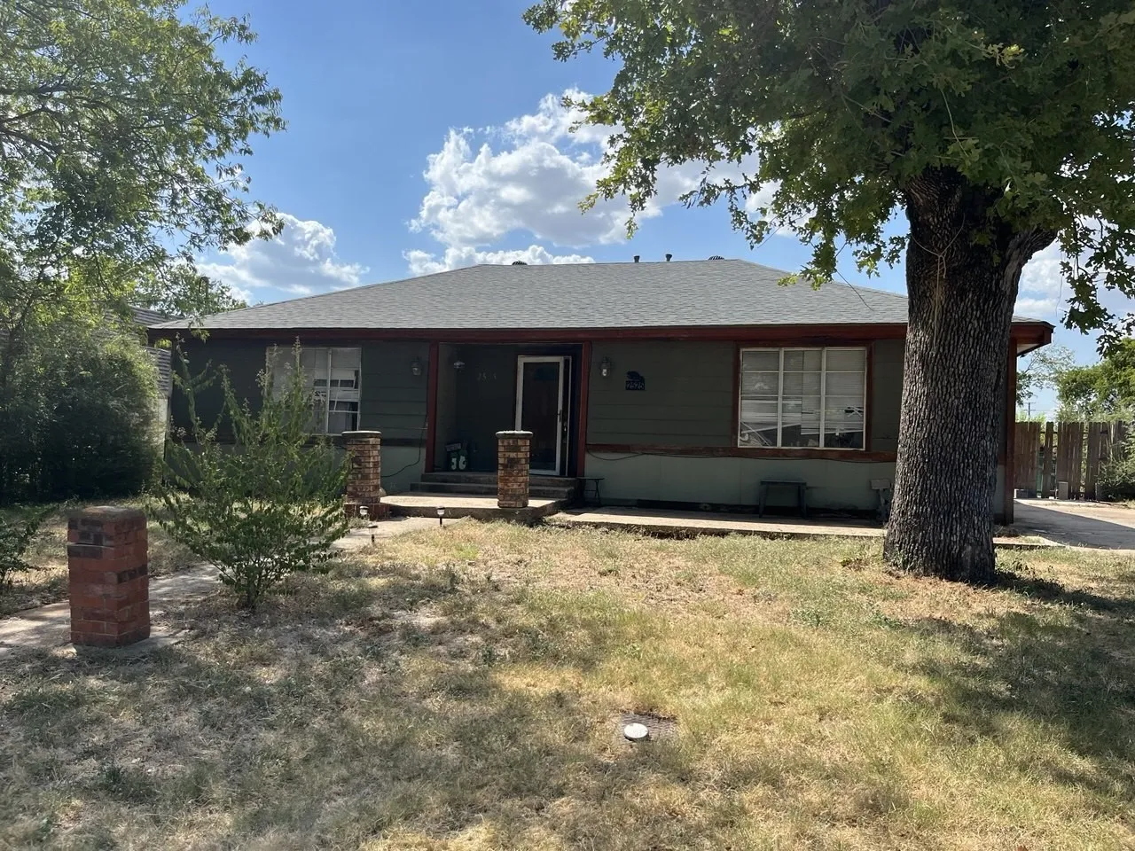 Single Family Residence For Sale in Tarrant County , 2525 Oakwood Terrace, Haltom City, Texas 76117, 3 Bedroom, 2 Bathroom, Garage spaces, 1,866 Sqft, built in 1949, mls#21353822, Real Estate Agent in Haltom City, Homes For Sale in Tarrant county, Homes For Sale in Haltom City, Realtor in Haltom City Texas, Real Estate Brokerage Independent Realty Texas, Luminita Cordes Realtor