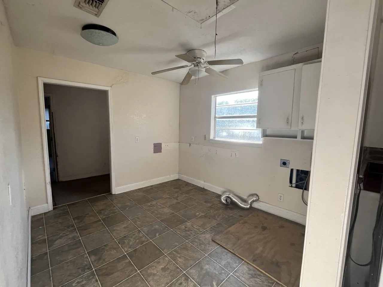 Single Family Residence For Sale in Tarrant County , 2525 Oakwood Terrace, Haltom City, Texas 76117, 3 Bedroom, 2 Bathroom, Garage spaces, 1,866 Sqft, built in 1949, mls#21353822, Real Estate Agent in Haltom City, Homes For Sale in Tarrant county, Homes For Sale in Haltom City, Realtor in Haltom City Texas, Real Estate Brokerage Independent Realty Texas, Luminita Cordes Realtor