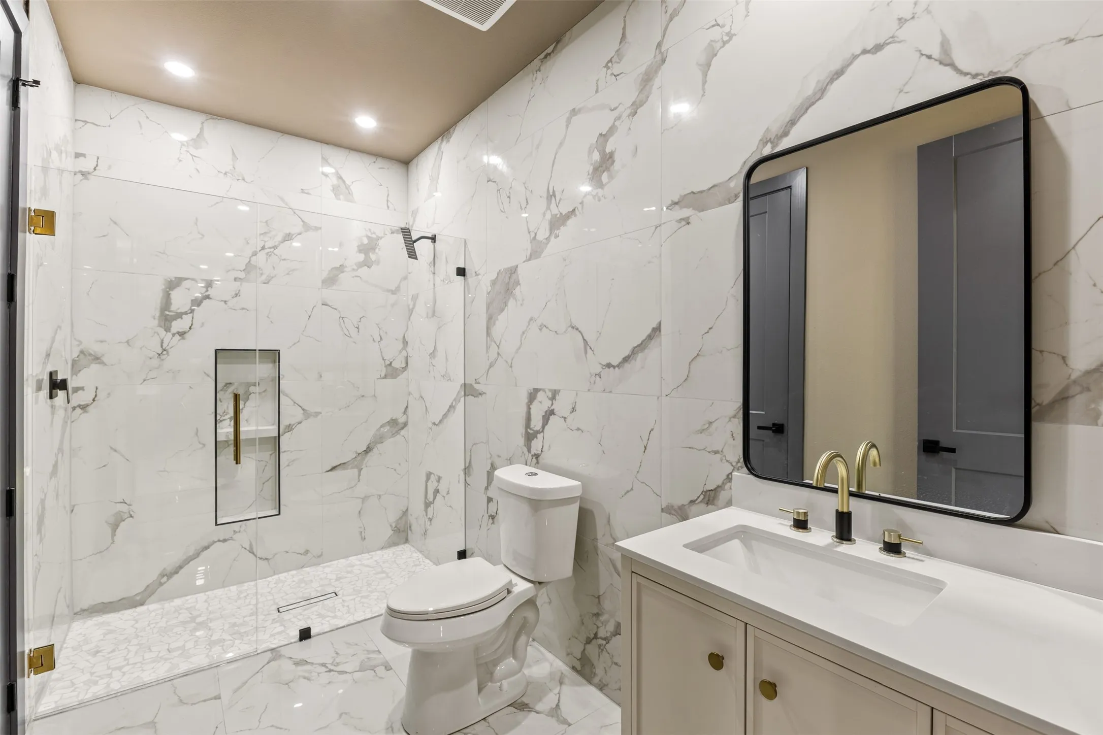 Single Family Residence For Sale in Dallas County , 820 Lambert Street, Dallas, Texas 75203, 5 Bedroom, 4 Bathroom, 2 Garage spaces, 3,060 Sqft, built in 2026, mls#21355550, Real Estate Agent in Dallas, Homes For Sale in Dallas county, Homes For Sale in Dallas, Realtor in Dallas Texas, Real Estate Brokerage Independent Realty Texas, Luminita Cordes Realtor