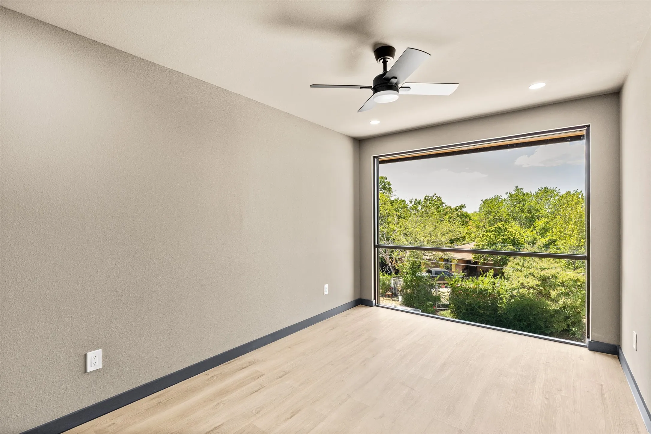 Single Family Residence For Sale in Dallas County , 820 Lambert Street, Dallas, Texas 75203, 5 Bedroom, 4 Bathroom, 2 Garage spaces, 3,060 Sqft, built in 2026, mls#21355550, Real Estate Agent in Dallas, Homes For Sale in Dallas county, Homes For Sale in Dallas, Realtor in Dallas Texas, Real Estate Brokerage Independent Realty Texas, Luminita Cordes Realtor