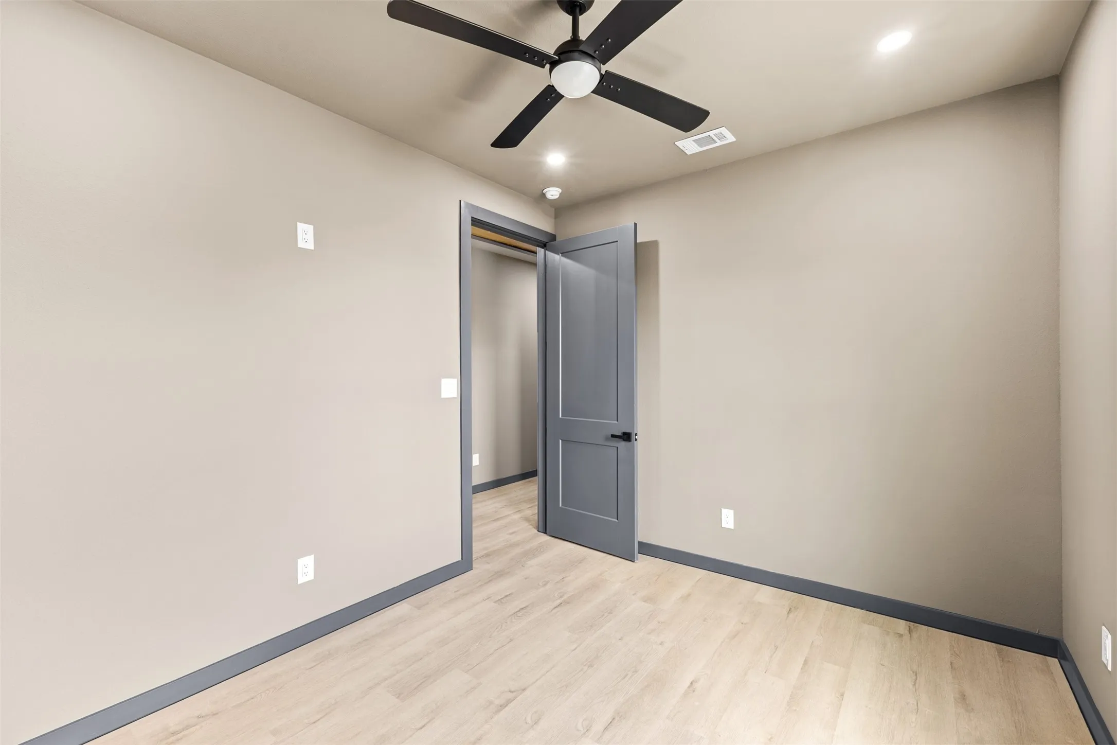 Single Family Residence For Sale in Dallas County , 820 Lambert Street, Dallas, Texas 75203, 5 Bedroom, 4 Bathroom, 2 Garage spaces, 3,060 Sqft, built in 2026, mls#21355550, Real Estate Agent in Dallas, Homes For Sale in Dallas county, Homes For Sale in Dallas, Realtor in Dallas Texas, Real Estate Brokerage Independent Realty Texas, Luminita Cordes Realtor