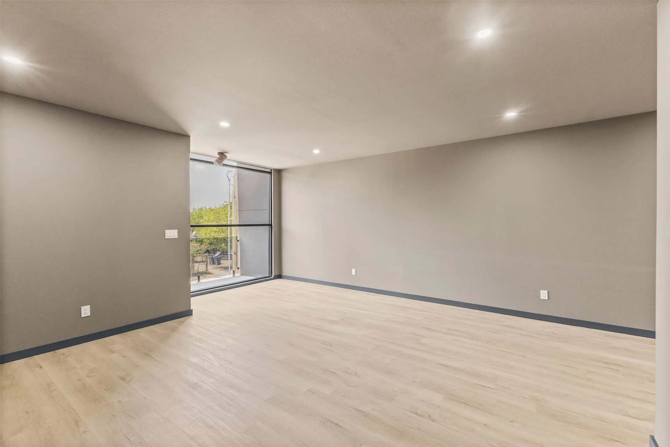 Single Family Residence For Sale in Dallas County , 820 Lambert Street, Dallas, Texas 75203, 5 Bedroom, 4 Bathroom, 2 Garage spaces, 3,060 Sqft, built in 2026, mls#21355550, Real Estate Agent in Dallas, Homes For Sale in Dallas county, Homes For Sale in Dallas, Realtor in Dallas Texas, Real Estate Brokerage Independent Realty Texas, Luminita Cordes Realtor