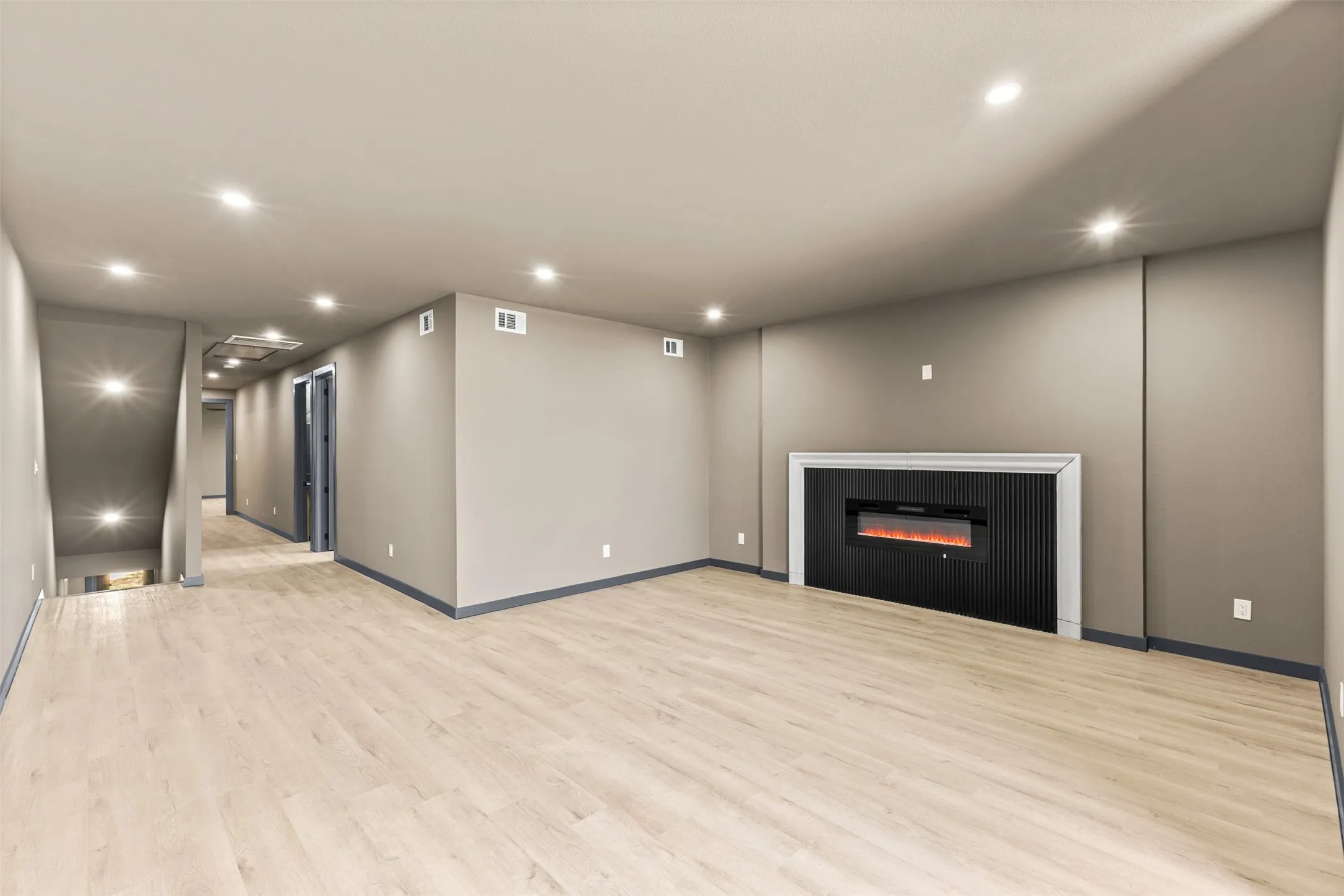 Single Family Residence For Sale in Dallas County , 820 Lambert Street, Dallas, Texas 75203, 5 Bedroom, 4 Bathroom, 2 Garage spaces, 3,060 Sqft, built in 2026, mls#21355550, Real Estate Agent in Dallas, Homes For Sale in Dallas county, Homes For Sale in Dallas, Realtor in Dallas Texas, Real Estate Brokerage Independent Realty Texas, Luminita Cordes Realtor