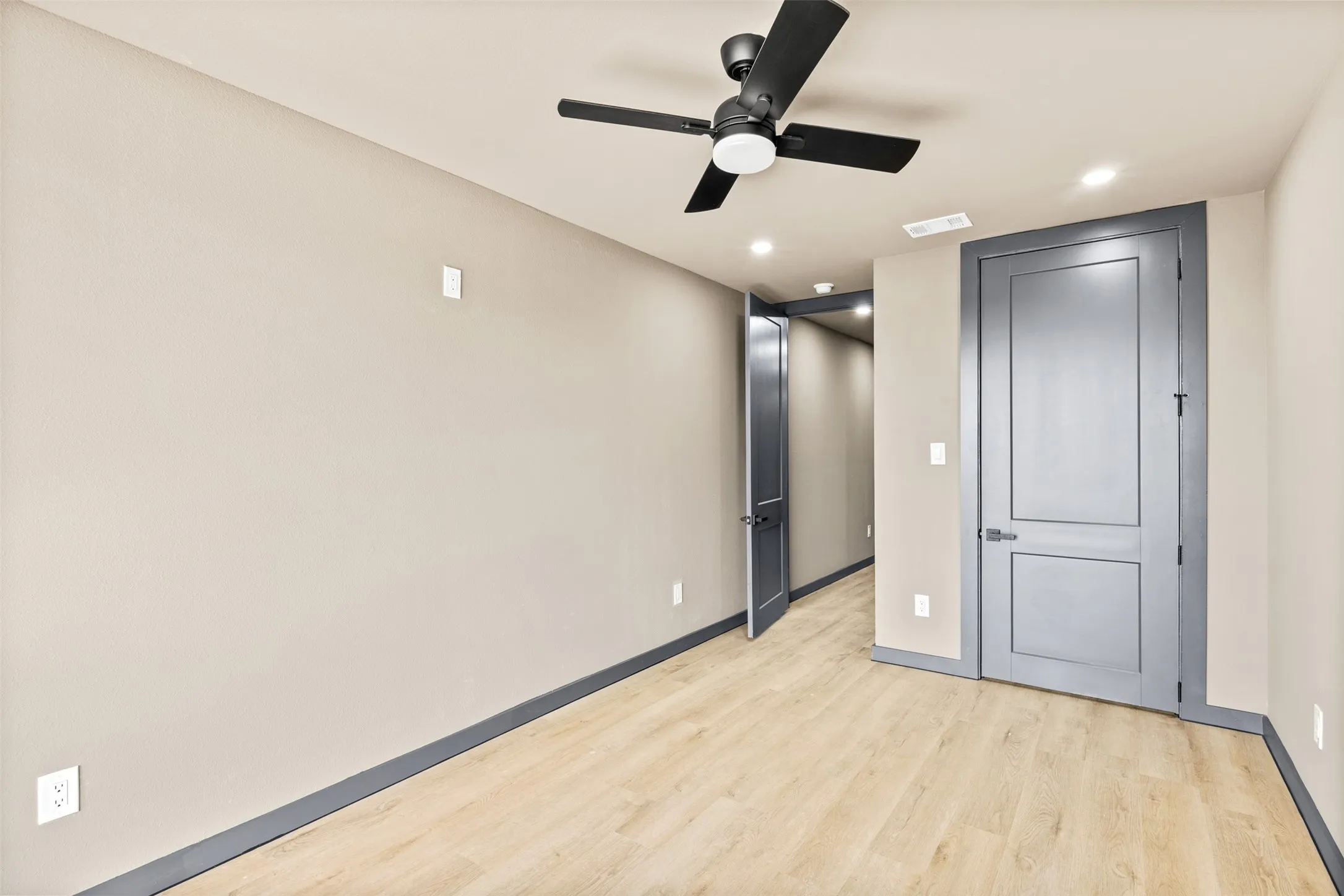 Single Family Residence For Sale in Dallas County , 820 Lambert Street, Dallas, Texas 75203, 5 Bedroom, 4 Bathroom, 2 Garage spaces, 3,060 Sqft, built in 2026, mls#21355550, Real Estate Agent in Dallas, Homes For Sale in Dallas county, Homes For Sale in Dallas, Realtor in Dallas Texas, Real Estate Brokerage Independent Realty Texas, Luminita Cordes Realtor