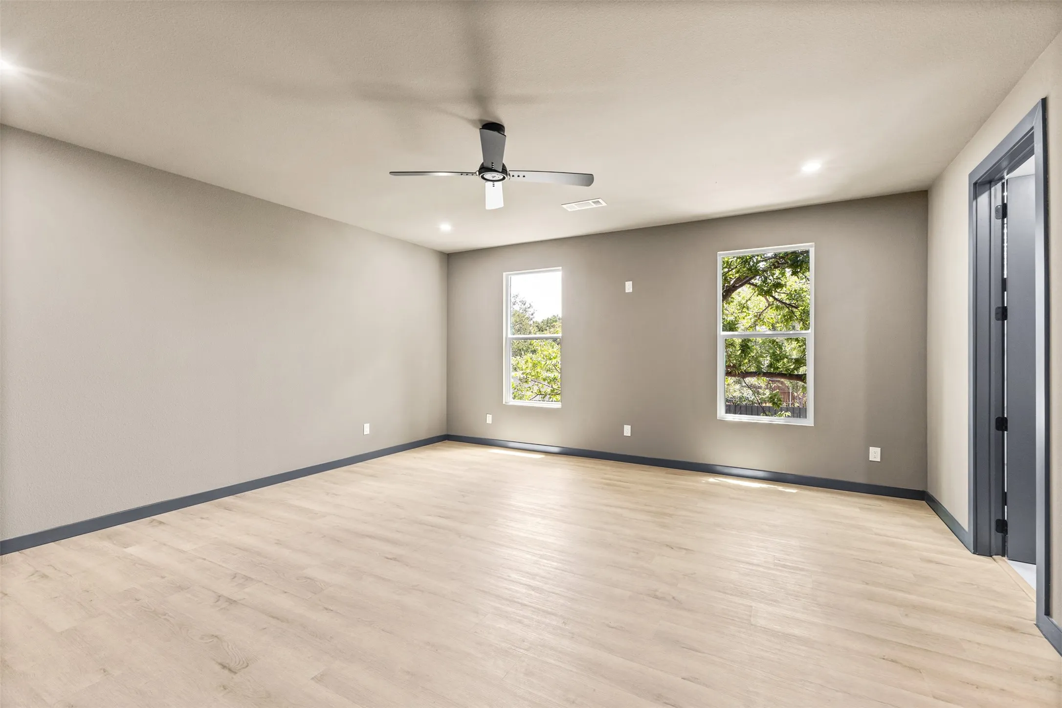 Single Family Residence For Sale in Dallas County , 820 Lambert Street, Dallas, Texas 75203, 5 Bedroom, 4 Bathroom, 2 Garage spaces, 3,060 Sqft, built in 2026, mls#21355550, Real Estate Agent in Dallas, Homes For Sale in Dallas county, Homes For Sale in Dallas, Realtor in Dallas Texas, Real Estate Brokerage Independent Realty Texas, Luminita Cordes Realtor