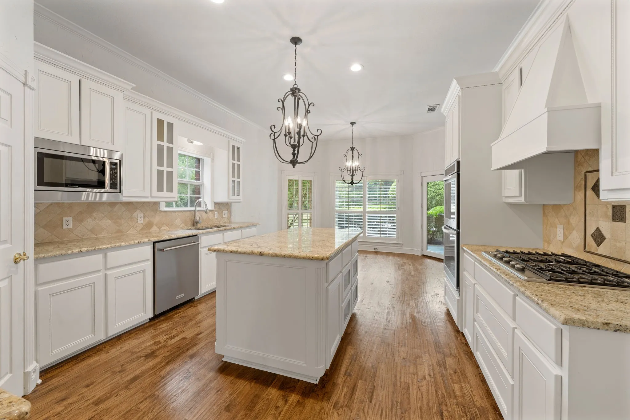 Single Family Residence For Sale in Hunt County , 4035 County Road 2700, Caddo Mills, Texas 75135, 4 Bedroom, 4 Bathroom, 2 Garage spaces, 3,585 Sqft, built in 1999, mls#21353303, Real Estate Agent in Caddo Mills, Homes For Sale in Hunt county, Homes For Sale in Caddo Mills, Realtor in Caddo Mills Texas, Real Estate Brokerage Independent Realty Texas, Luminita Cordes Realtor