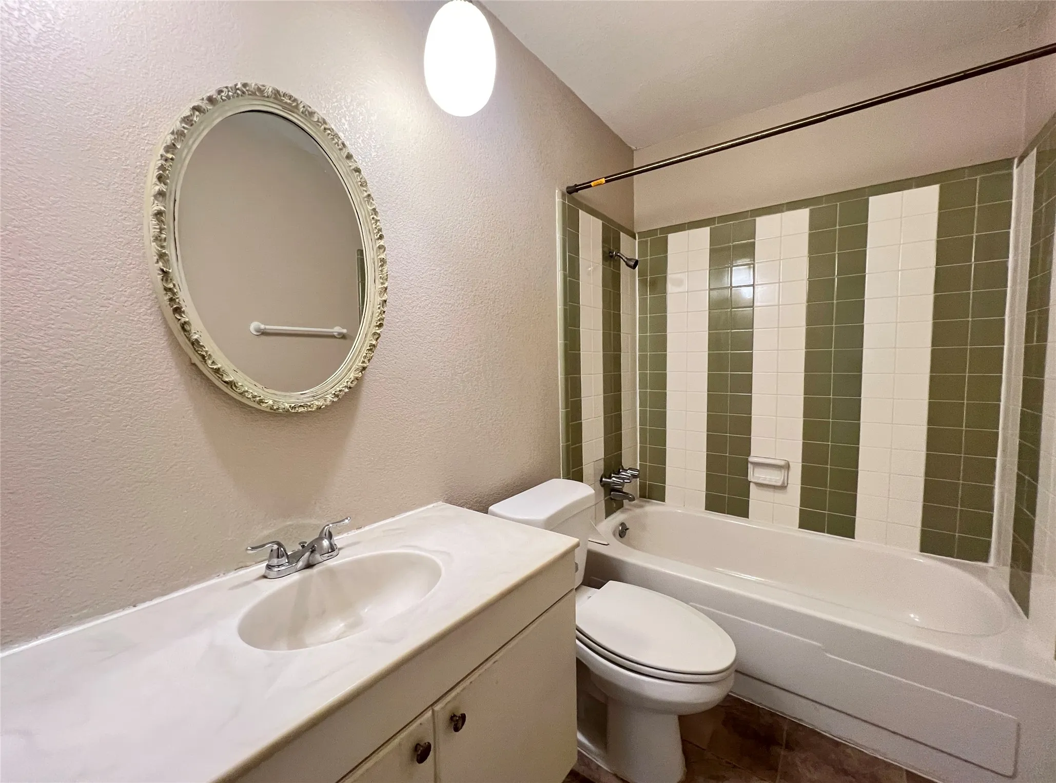 Single Family Residence For Rent in Denton County , 3005 Ravine Trail, Carrollton, Texas 75007, 3 Bedroom, 2 Bathroom, Garage spaces, 1,806 Sqft, built in 1972, mls#21355558, Real Estate Agent in Carrollton, Homes For Rent in Denton county, Homes For Rent in Carrollton, Realtor in Carrollton Texas, Real Estate Brokerage Independent Realty Texas, Luminita Cordes Realtor