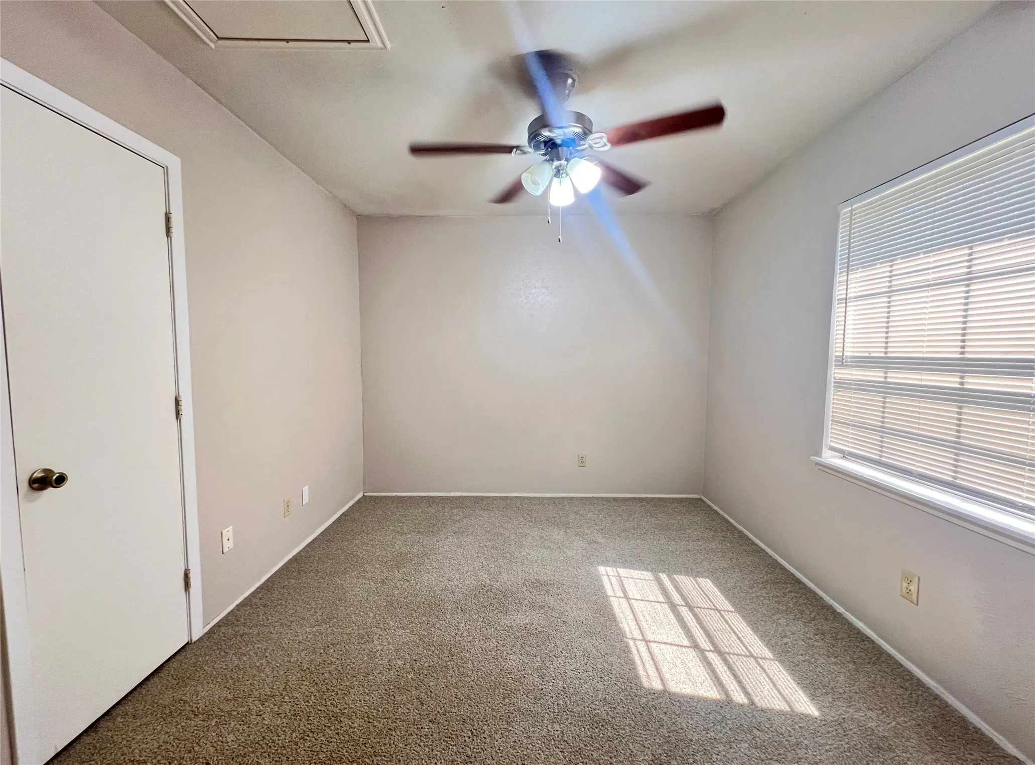 Single Family Residence For Rent in Denton County , 3005 Ravine Trail, Carrollton, Texas 75007, 3 Bedroom, 2 Bathroom, Garage spaces, 1,806 Sqft, built in 1972, mls#21355558, Real Estate Agent in Carrollton, Homes For Rent in Denton county, Homes For Rent in Carrollton, Realtor in Carrollton Texas, Real Estate Brokerage Independent Realty Texas, Luminita Cordes Realtor