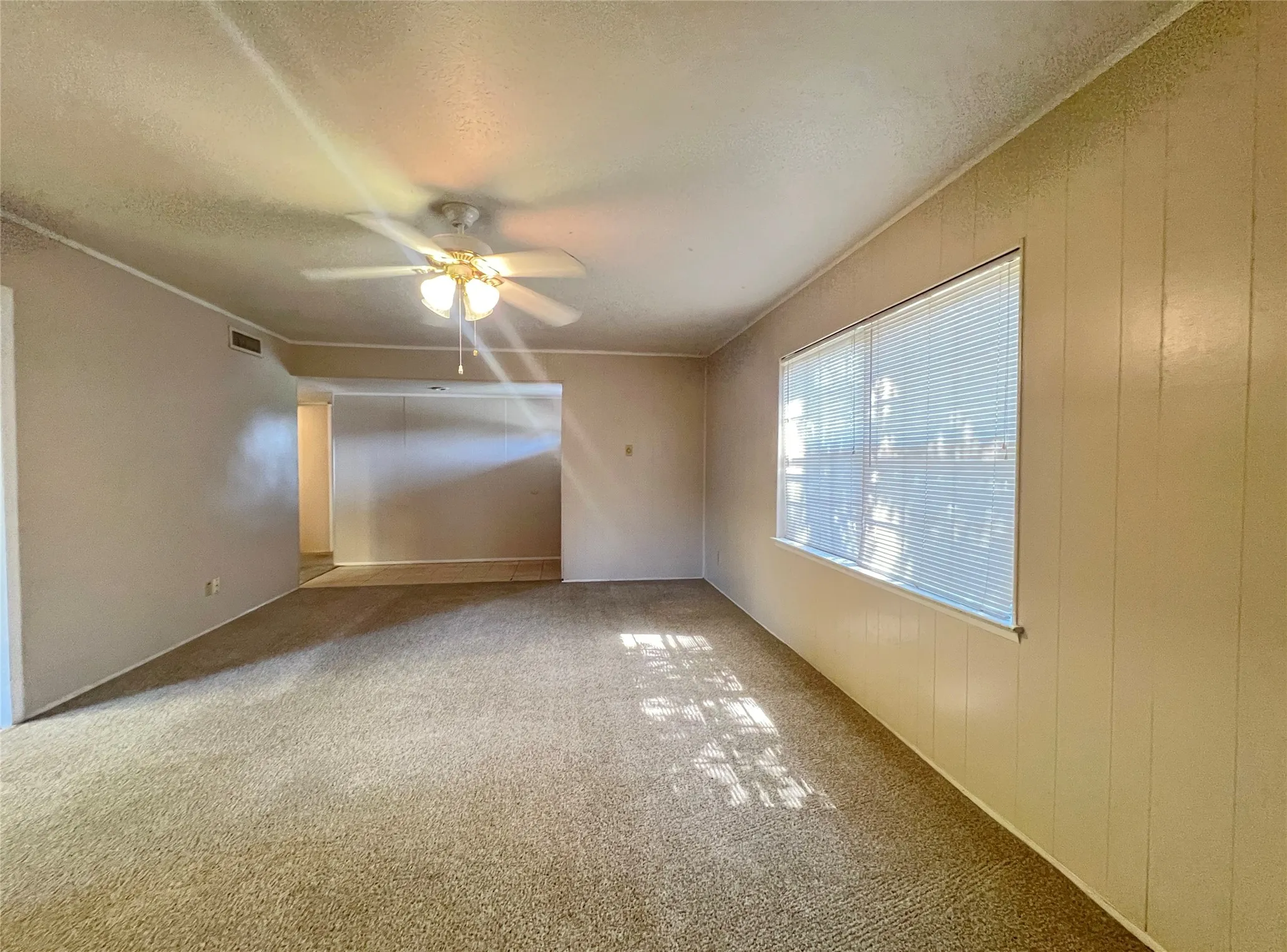 Single Family Residence For Rent in Denton County , 3005 Ravine Trail, Carrollton, Texas 75007, 3 Bedroom, 2 Bathroom, Garage spaces, 1,806 Sqft, built in 1972, mls#21355558, Real Estate Agent in Carrollton, Homes For Rent in Denton county, Homes For Rent in Carrollton, Realtor in Carrollton Texas, Real Estate Brokerage Independent Realty Texas, Luminita Cordes Realtor