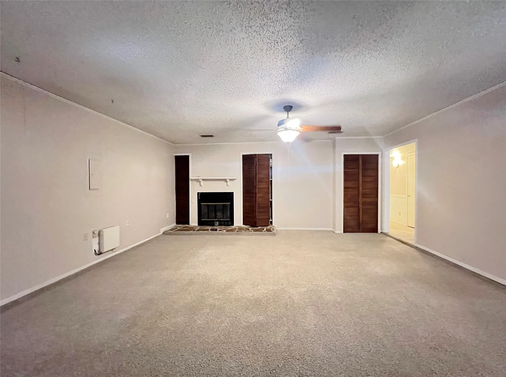 Single Family Residence For Rent in Denton County , 3005 Ravine Trail, Carrollton, Texas 75007, 3 Bedroom, 2 Bathroom, Garage spaces, 1,806 Sqft, built in 1972, mls#21355558, Real Estate Agent in Carrollton, Homes For Rent in Denton county, Homes For Rent in Carrollton, Realtor in Carrollton Texas, Real Estate Brokerage Independent Realty Texas, Luminita Cordes Realtor