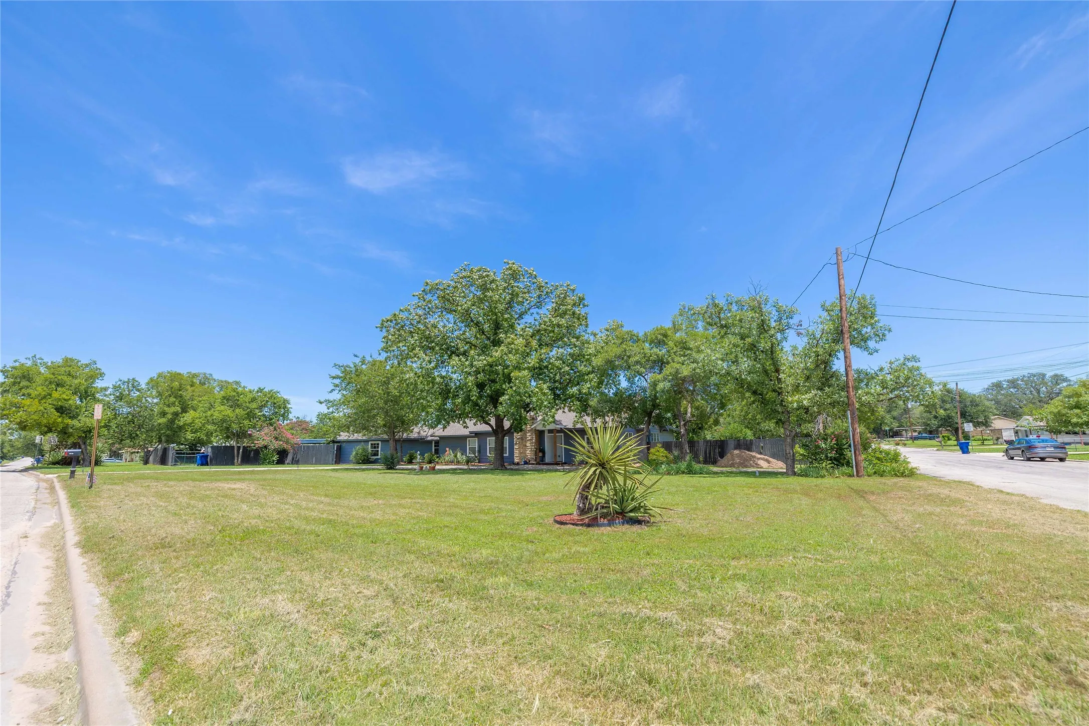 Single Family Residence For Sale in Brown County , 2620 Vine Street, Brownwood, Texas 76801, 3 Bedroom, 2 Bathroom, Garage spaces, 2,303 Sqft, built in 0, mls#21355112, Real Estate Agent in Brownwood, Homes For Sale in Brown county, Homes For Sale in Brownwood, Realtor in Brownwood Texas, Real Estate Brokerage Independent Realty Texas, Luminita Cordes Realtor