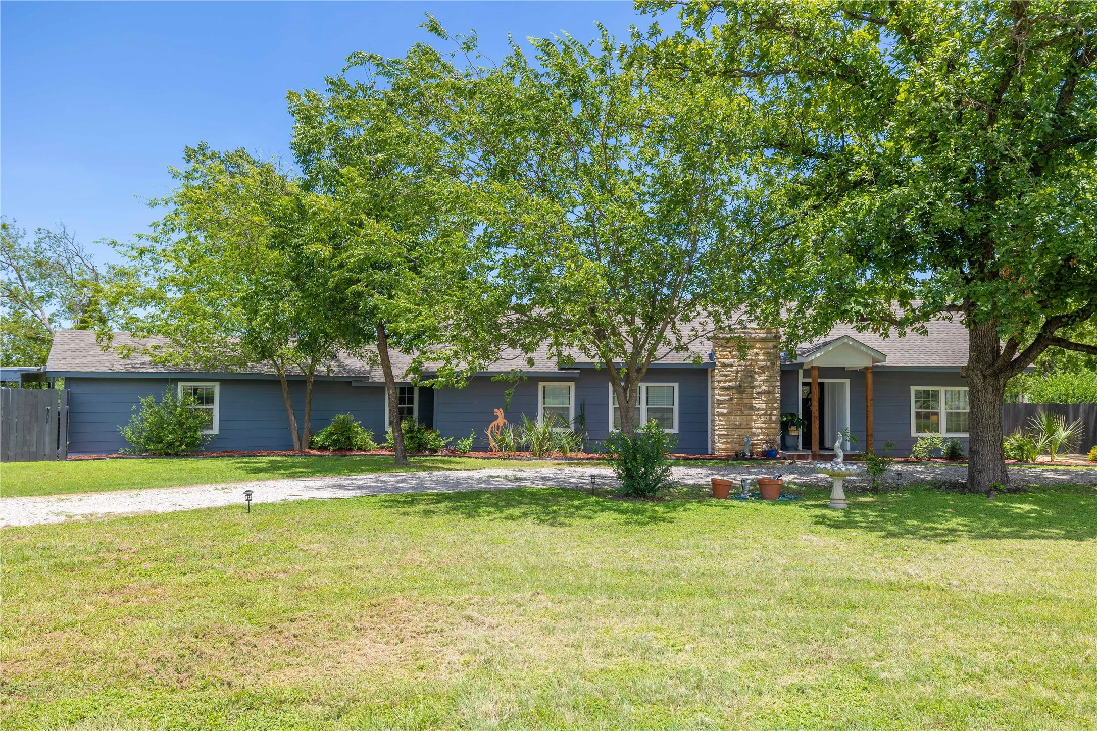 Single Family Residence For Sale in Brown County , 2620 Vine Street, Brownwood, Texas 76801, 3 Bedroom, 2 Bathroom, Garage spaces, 2,303 Sqft, built in 0, mls#21355112, Real Estate Agent in Brownwood, Homes For Sale in Brown county, Homes For Sale in Brownwood, Realtor in Brownwood Texas, Real Estate Brokerage Independent Realty Texas, Luminita Cordes Realtor