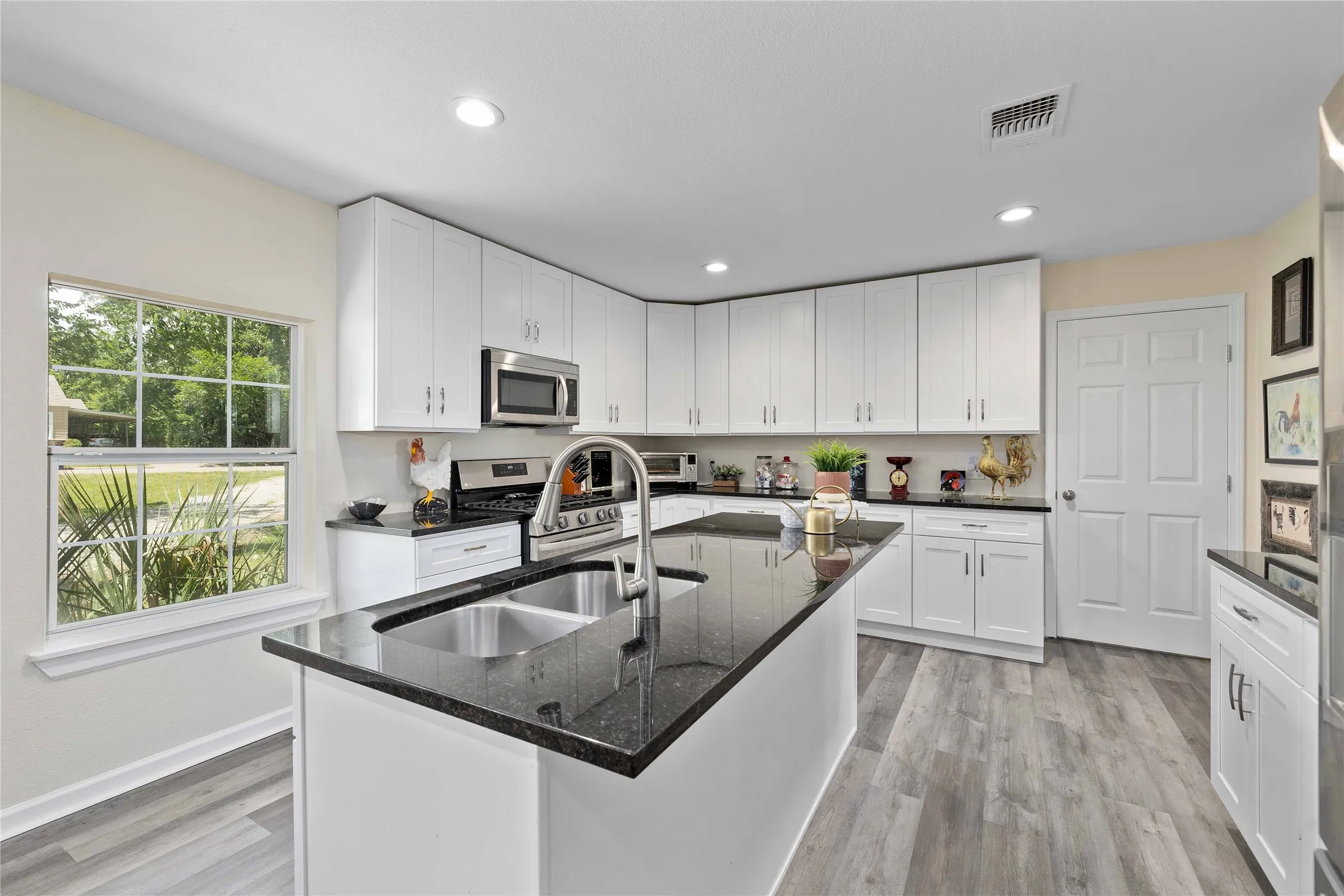 Single Family Residence For Sale in Brown County , 2620 Vine Street, Brownwood, Texas 76801, 3 Bedroom, 2 Bathroom, Garage spaces, 2,303 Sqft, built in 0, mls#21355112, Real Estate Agent in Brownwood, Homes For Sale in Brown county, Homes For Sale in Brownwood, Realtor in Brownwood Texas, Real Estate Brokerage Independent Realty Texas, Luminita Cordes Realtor