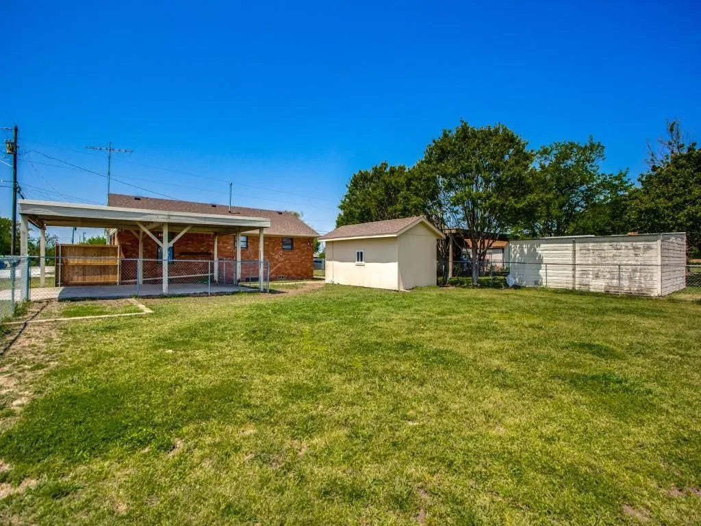 Single Family Residence For Sale in Grayson County , 500 N 5th Street, Gunter, Texas 75058, 2 Bedroom, 1 Bathroom, Garage spaces, 925 Sqft, built in 1977, mls#21336731, Real Estate Agent in Gunter, Homes For Sale in Grayson county, Homes For Sale in Gunter, Realtor in Gunter Texas, Real Estate Brokerage Independent Realty Texas, Luminita Cordes Realtor