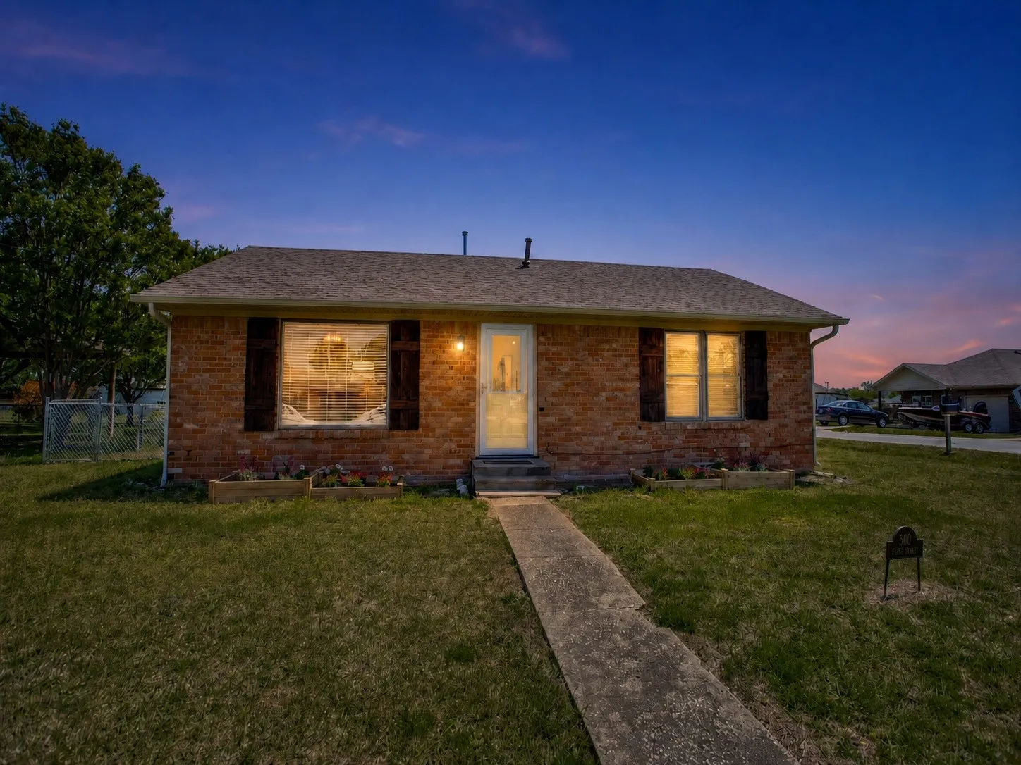 Single Family Residence For Sale in Grayson County , 500 N 5th Street, Gunter, Texas 75058, 2 Bedroom, 1 Bathroom, Garage spaces, 925 Sqft, built in 1977, mls#21336731, Real Estate Agent in Gunter, Homes For Sale in Grayson county, Homes For Sale in Gunter, Realtor in Gunter Texas, Real Estate Brokerage Independent Realty Texas, Luminita Cordes Realtor