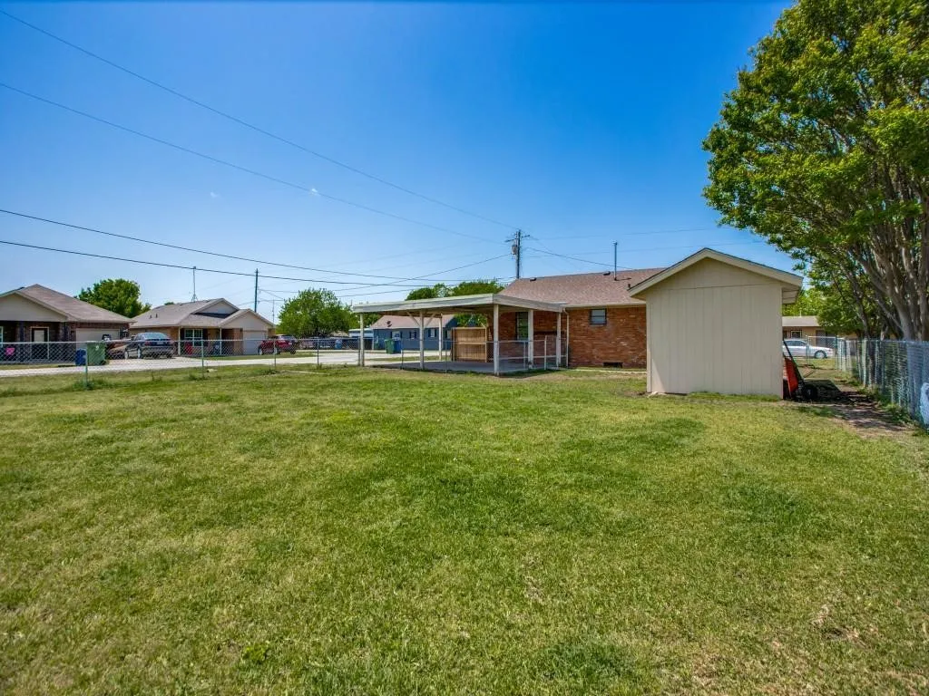Single Family Residence For Sale in Grayson County , 500 N 5th Street, Gunter, Texas 75058, 2 Bedroom, 1 Bathroom, Garage spaces, 925 Sqft, built in 1977, mls#21336731, Real Estate Agent in Gunter, Homes For Sale in Grayson county, Homes For Sale in Gunter, Realtor in Gunter Texas, Real Estate Brokerage Independent Realty Texas, Luminita Cordes Realtor