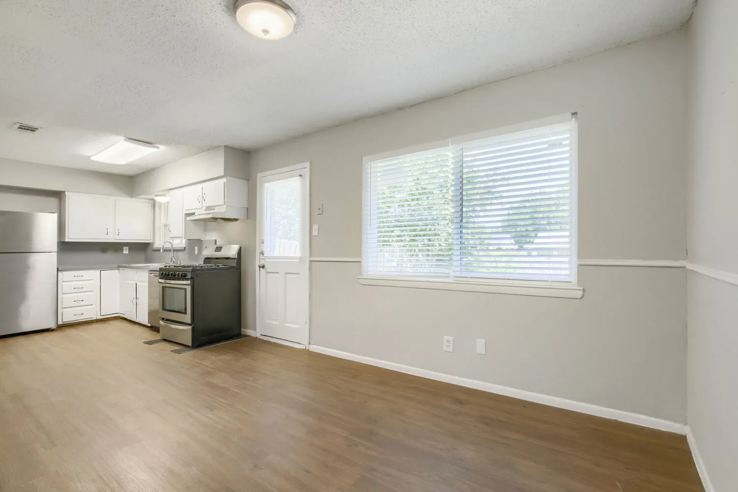 Single Family Residence For Sale in Dallas County , 1707 Summit Street, Mesquite, Texas 75149, 3 Bedroom, 2 Bathroom, 1 Garage spaces, 1,156 Sqft, built in 1959, mls#21352636, Real Estate Agent in Mesquite, Homes For Sale in Dallas county, Homes For Sale in Mesquite, Realtor in Mesquite Texas, Real Estate Brokerage Independent Realty Texas, Luminita Cordes Realtor