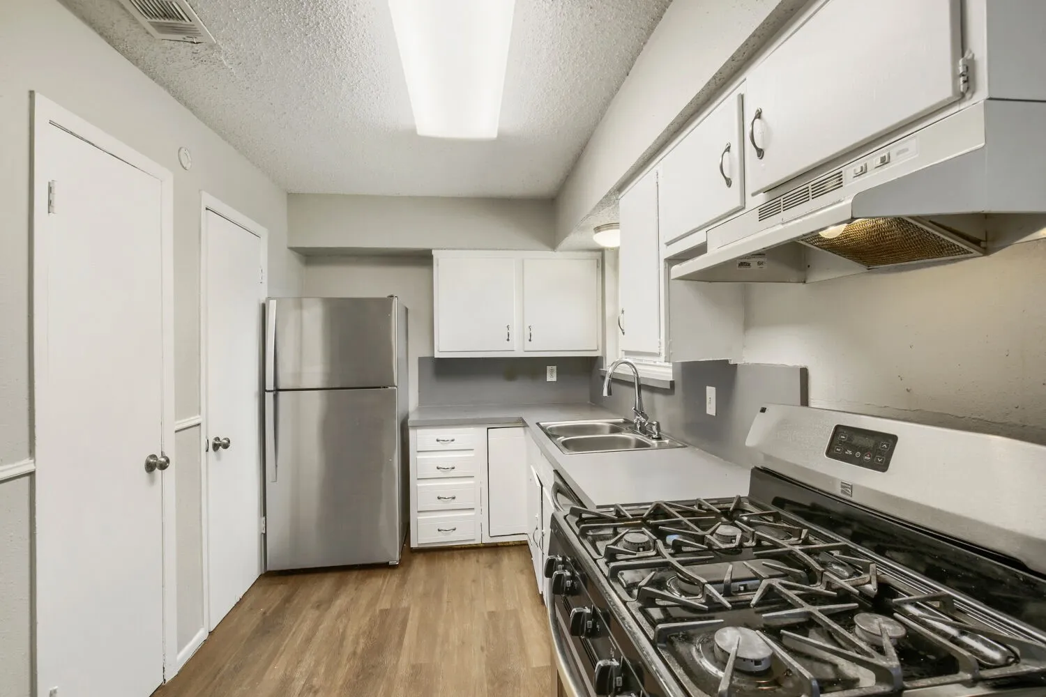 Single Family Residence For Sale in Dallas County , 1707 Summit Street, Mesquite, Texas 75149, 3 Bedroom, 2 Bathroom, 1 Garage spaces, 1,156 Sqft, built in 1959, mls#21352636, Real Estate Agent in Mesquite, Homes For Sale in Dallas county, Homes For Sale in Mesquite, Realtor in Mesquite Texas, Real Estate Brokerage Independent Realty Texas, Luminita Cordes Realtor