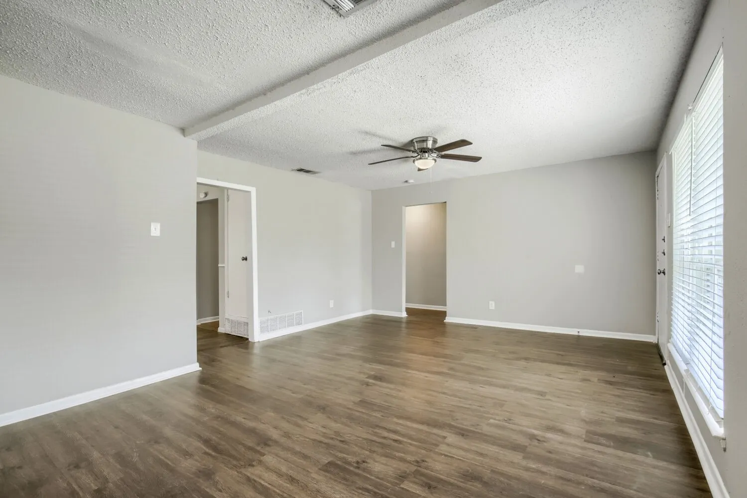 Single Family Residence For Sale in Dallas County , 1707 Summit Street, Mesquite, Texas 75149, 3 Bedroom, 2 Bathroom, 1 Garage spaces, 1,156 Sqft, built in 1959, mls#21352636, Real Estate Agent in Mesquite, Homes For Sale in Dallas county, Homes For Sale in Mesquite, Realtor in Mesquite Texas, Real Estate Brokerage Independent Realty Texas, Luminita Cordes Realtor