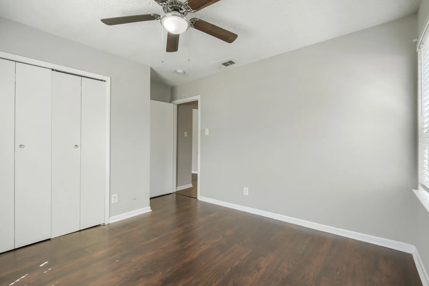 Single Family Residence For Sale in Dallas County , 1707 Summit Street, Mesquite, Texas 75149, 3 Bedroom, 2 Bathroom, 1 Garage spaces, 1,156 Sqft, built in 1959, mls#21352636, Real Estate Agent in Mesquite, Homes For Sale in Dallas county, Homes For Sale in Mesquite, Realtor in Mesquite Texas, Real Estate Brokerage Independent Realty Texas, Luminita Cordes Realtor