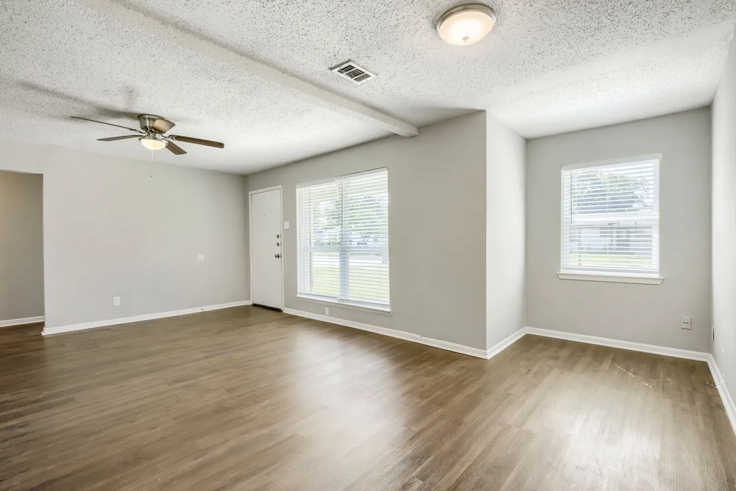 Single Family Residence For Sale in Dallas County , 1707 Summit Street, Mesquite, Texas 75149, 3 Bedroom, 2 Bathroom, 1 Garage spaces, 1,156 Sqft, built in 1959, mls#21352636, Real Estate Agent in Mesquite, Homes For Sale in Dallas county, Homes For Sale in Mesquite, Realtor in Mesquite Texas, Real Estate Brokerage Independent Realty Texas, Luminita Cordes Realtor