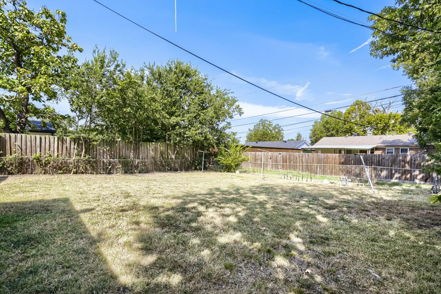 Single Family Residence For Sale in Dallas County , 1707 Summit Street, Mesquite, Texas 75149, 3 Bedroom, 2 Bathroom, 1 Garage spaces, 1,156 Sqft, built in 1959, mls#21352636, Real Estate Agent in Mesquite, Homes For Sale in Dallas county, Homes For Sale in Mesquite, Realtor in Mesquite Texas, Real Estate Brokerage Independent Realty Texas, Luminita Cordes Realtor