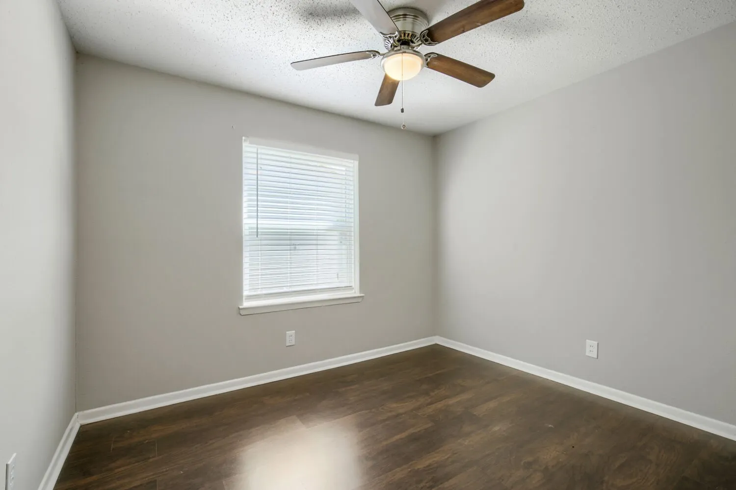 Single Family Residence For Sale in Dallas County , 1707 Summit Street, Mesquite, Texas 75149, 3 Bedroom, 2 Bathroom, 1 Garage spaces, 1,156 Sqft, built in 1959, mls#21352636, Real Estate Agent in Mesquite, Homes For Sale in Dallas county, Homes For Sale in Mesquite, Realtor in Mesquite Texas, Real Estate Brokerage Independent Realty Texas, Luminita Cordes Realtor
