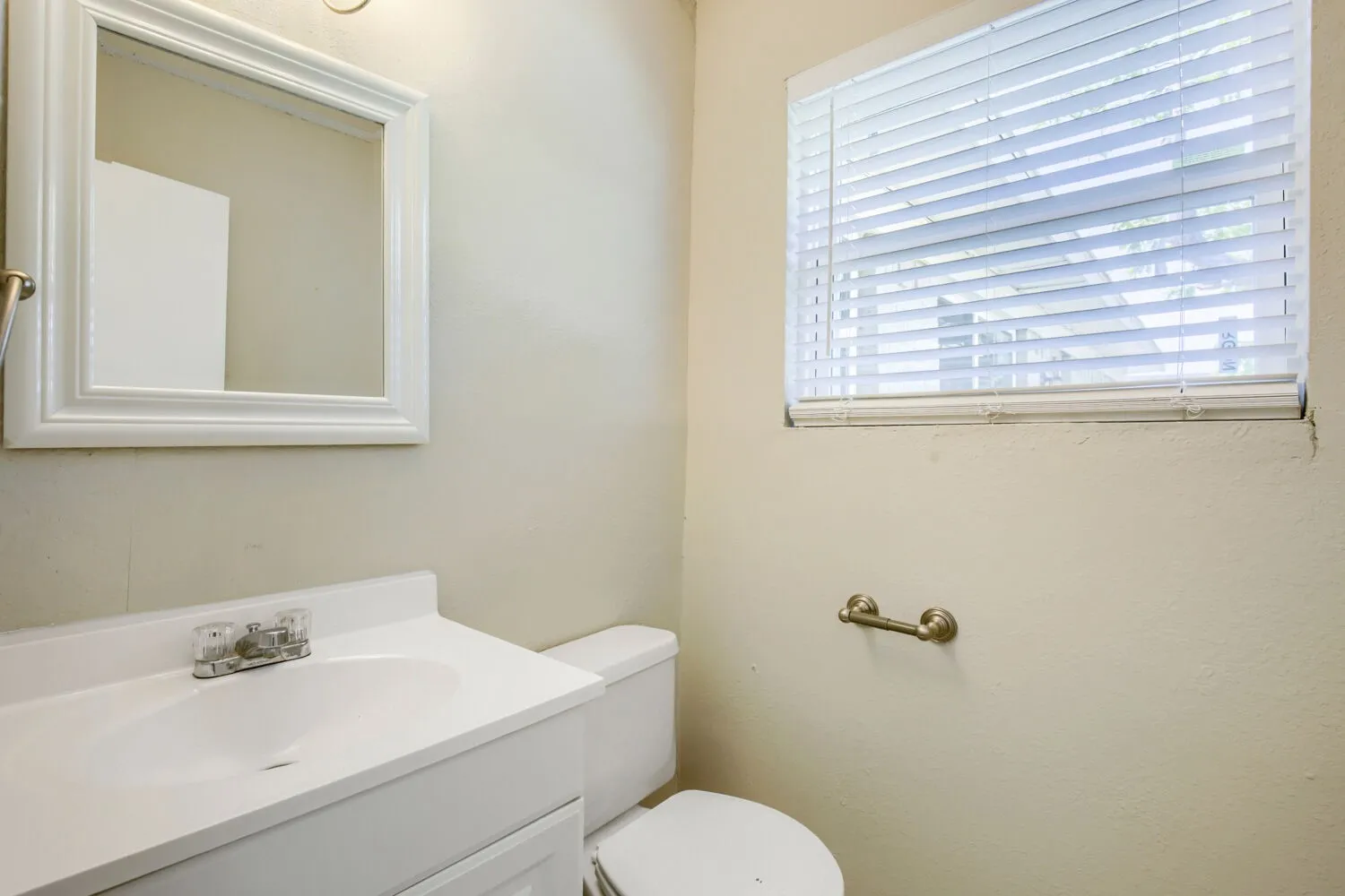 Single Family Residence For Sale in Dallas County , 1707 Summit Street, Mesquite, Texas 75149, 3 Bedroom, 2 Bathroom, 1 Garage spaces, 1,156 Sqft, built in 1959, mls#21352636, Real Estate Agent in Mesquite, Homes For Sale in Dallas county, Homes For Sale in Mesquite, Realtor in Mesquite Texas, Real Estate Brokerage Independent Realty Texas, Luminita Cordes Realtor