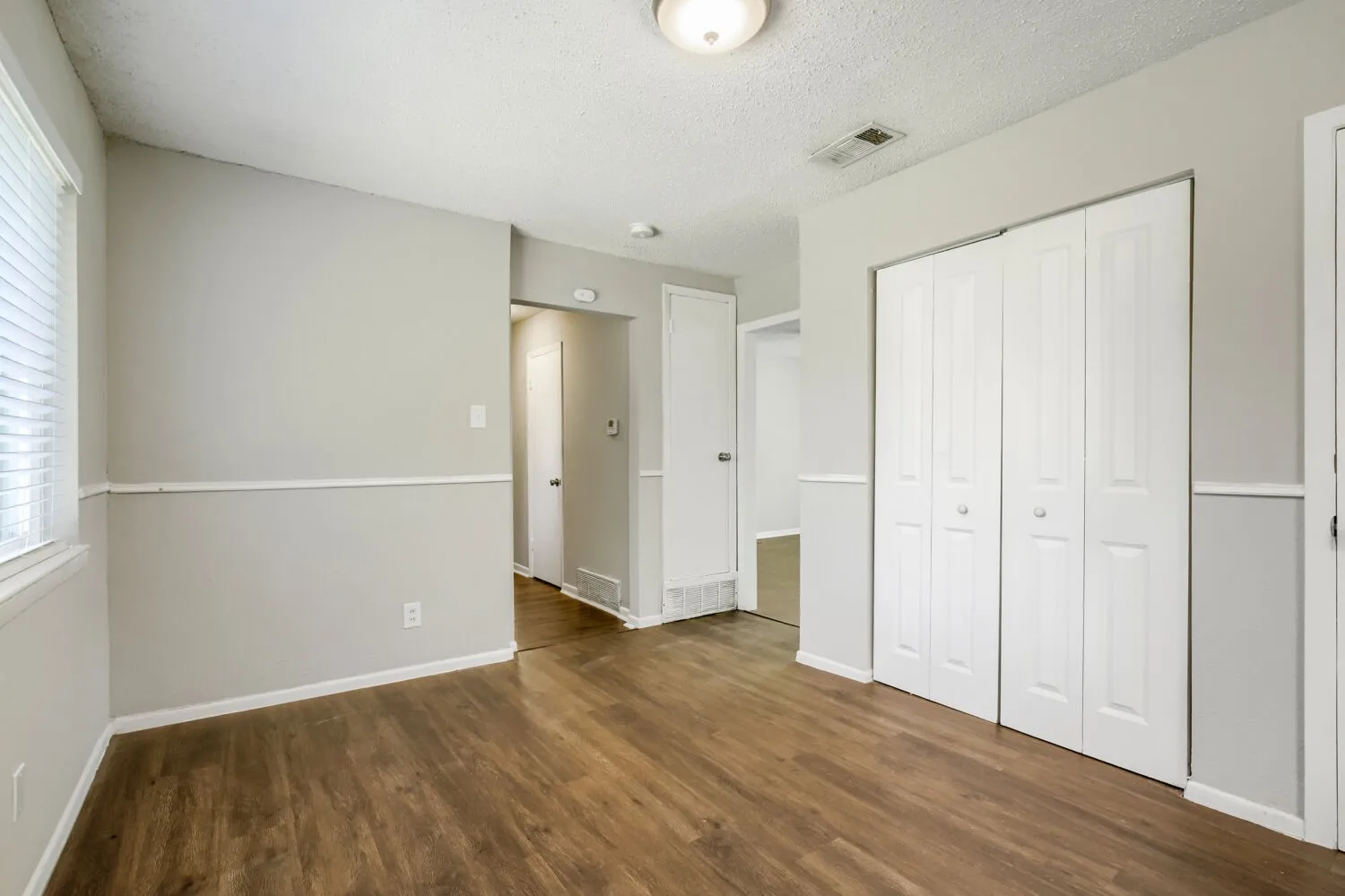 Single Family Residence For Sale in Dallas County , 1707 Summit Street, Mesquite, Texas 75149, 3 Bedroom, 2 Bathroom, 1 Garage spaces, 1,156 Sqft, built in 1959, mls#21352636, Real Estate Agent in Mesquite, Homes For Sale in Dallas county, Homes For Sale in Mesquite, Realtor in Mesquite Texas, Real Estate Brokerage Independent Realty Texas, Luminita Cordes Realtor