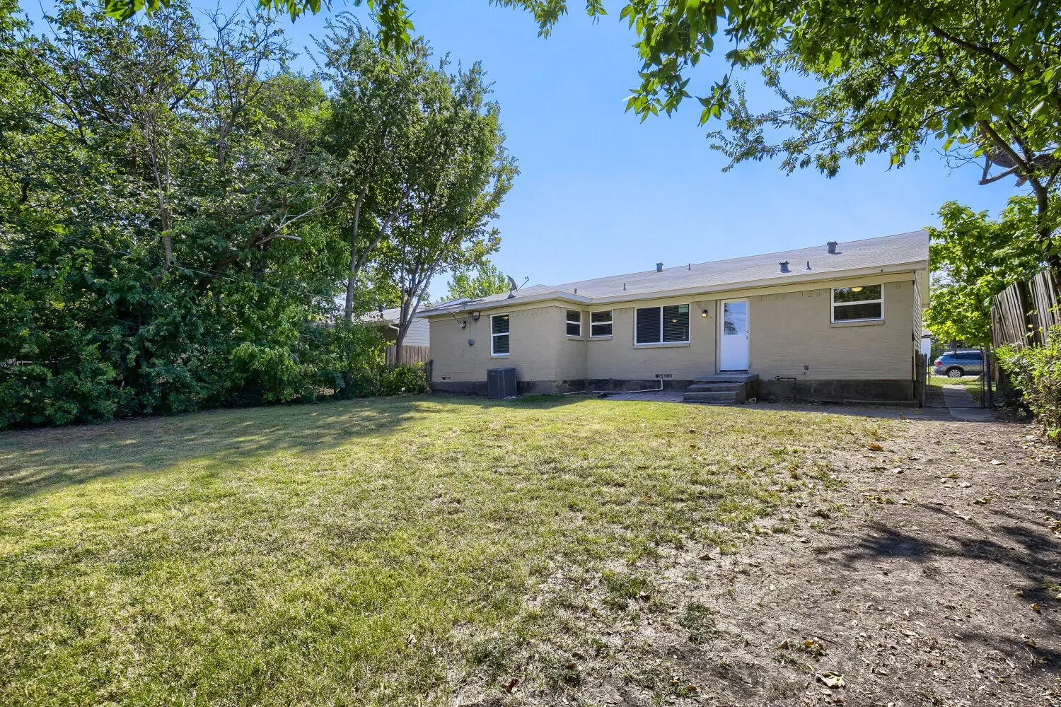 Single Family Residence For Sale in Dallas County , 1707 Summit Street, Mesquite, Texas 75149, 3 Bedroom, 2 Bathroom, 1 Garage spaces, 1,156 Sqft, built in 1959, mls#21352636, Real Estate Agent in Mesquite, Homes For Sale in Dallas county, Homes For Sale in Mesquite, Realtor in Mesquite Texas, Real Estate Brokerage Independent Realty Texas, Luminita Cordes Realtor