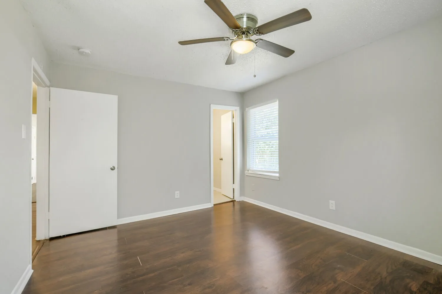 Single Family Residence For Sale in Dallas County , 1707 Summit Street, Mesquite, Texas 75149, 3 Bedroom, 2 Bathroom, 1 Garage spaces, 1,156 Sqft, built in 1959, mls#21352636, Real Estate Agent in Mesquite, Homes For Sale in Dallas county, Homes For Sale in Mesquite, Realtor in Mesquite Texas, Real Estate Brokerage Independent Realty Texas, Luminita Cordes Realtor