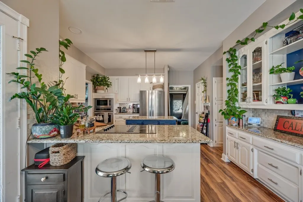 Single Family Residence For Sale in Tarrant County , 3910 Kingsferry Court, Arlington, Texas 76016, 4 Bedroom, 3 Bathroom, 2 Garage spaces, 2,359 Sqft, built in 1985, mls#21355571, Real Estate Agent in Arlington, Homes For Sale in Tarrant county, Homes For Sale in Arlington, Realtor in Arlington Texas, Real Estate Brokerage Independent Realty Texas, Luminita Cordes Realtor