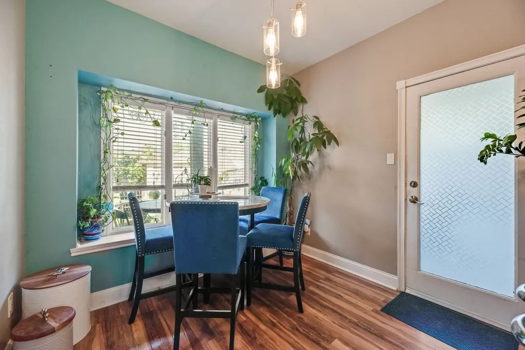 Single Family Residence For Sale in Tarrant County , 3910 Kingsferry Court, Arlington, Texas 76016, 4 Bedroom, 3 Bathroom, 2 Garage spaces, 2,359 Sqft, built in 1985, mls#21355571, Real Estate Agent in Arlington, Homes For Sale in Tarrant county, Homes For Sale in Arlington, Realtor in Arlington Texas, Real Estate Brokerage Independent Realty Texas, Luminita Cordes Realtor