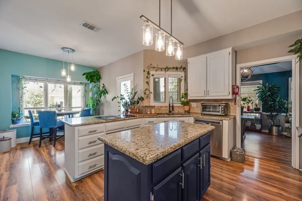 Single Family Residence For Sale in Tarrant County , 3910 Kingsferry Court, Arlington, Texas 76016, 4 Bedroom, 3 Bathroom, 2 Garage spaces, 2,359 Sqft, built in 1985, mls#21355571, Real Estate Agent in Arlington, Homes For Sale in Tarrant county, Homes For Sale in Arlington, Realtor in Arlington Texas, Real Estate Brokerage Independent Realty Texas, Luminita Cordes Realtor