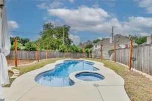 Single Family Residence For Sale in Tarrant County , 3910 Kingsferry Court, Arlington, Texas 76016, 4 Bedroom, 3 Bathroom, 2 Garage spaces, 2,359 Sqft, built in 1985, mls#21355571, Real Estate Agent in Arlington, Homes For Sale in Tarrant county, Homes For Sale in Arlington, Realtor in Arlington Texas, Real Estate Brokerage Independent Realty Texas, Luminita Cordes Realtor