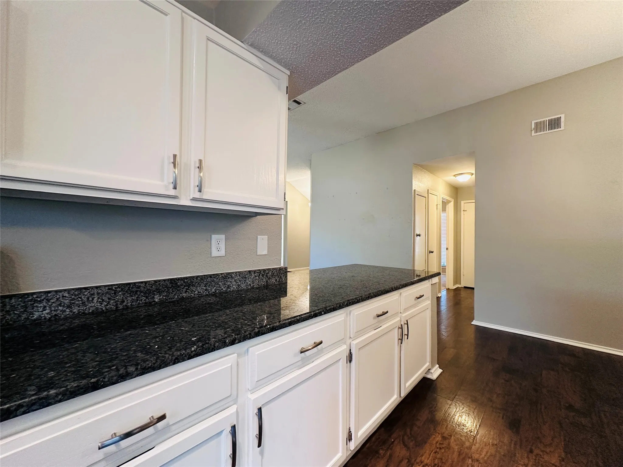 Single Family Residence For Sale in Collin County , 208 S Malone Road, Allen, Texas 75002, 3 Bedroom, 2 Bathroom, 2 Garage spaces, 1,439 Sqft, built in 1986, mls#21354035, Real Estate Agent in Allen, Homes For Sale in Collin county, Homes For Sale in Allen, Realtor in Allen Texas, Real Estate Brokerage Independent Realty Texas, Luminita Cordes Realtor