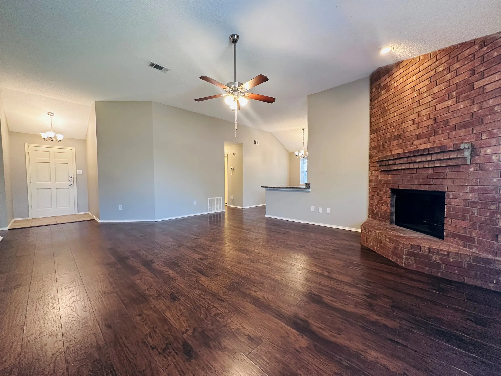 Single Family Residence For Sale in Collin County , 208 S Malone Road, Allen, Texas 75002, 3 Bedroom, 2 Bathroom, 2 Garage spaces, 1,439 Sqft, built in 1986, mls#21354035, Real Estate Agent in Allen, Homes For Sale in Collin county, Homes For Sale in Allen, Realtor in Allen Texas, Real Estate Brokerage Independent Realty Texas, Luminita Cordes Realtor
