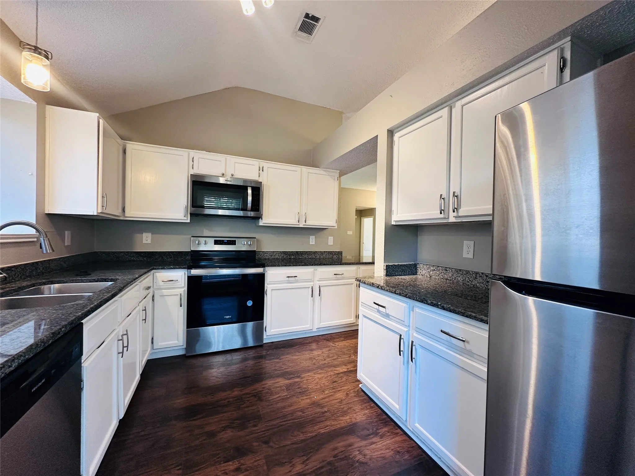 Single Family Residence For Sale in Collin County , 208 S Malone Road, Allen, Texas 75002, 3 Bedroom, 2 Bathroom, 2 Garage spaces, 1,439 Sqft, built in 1986, mls#21354035, Real Estate Agent in Allen, Homes For Sale in Collin county, Homes For Sale in Allen, Realtor in Allen Texas, Real Estate Brokerage Independent Realty Texas, Luminita Cordes Realtor