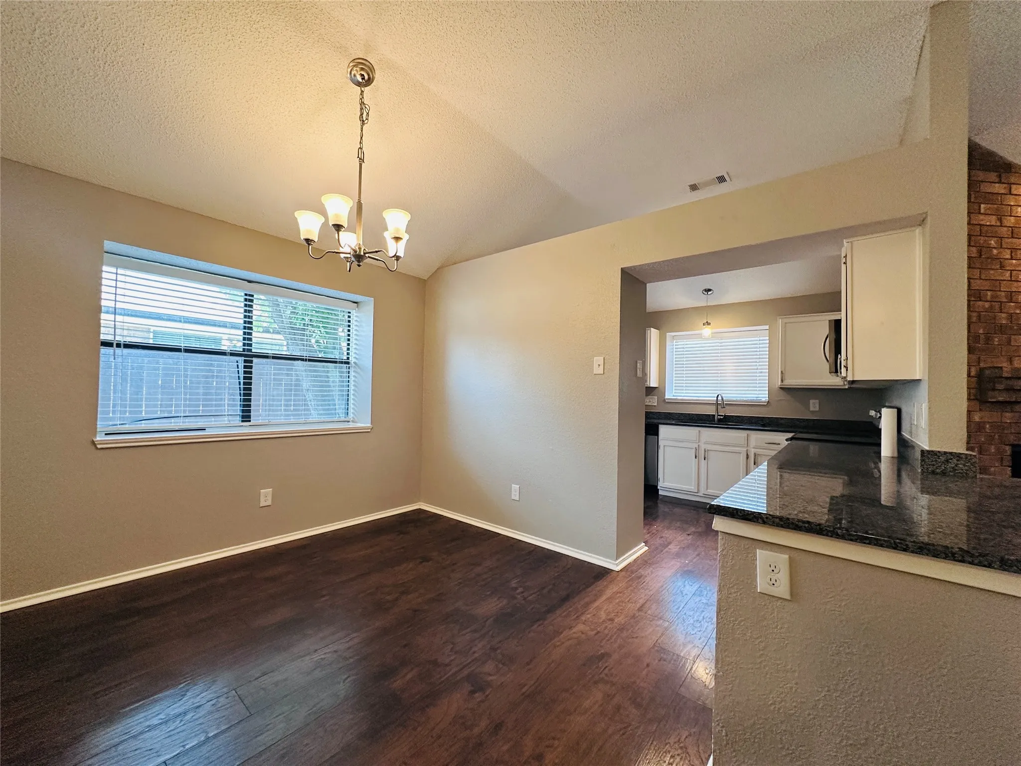 Single Family Residence For Sale in Collin County , 208 S Malone Road, Allen, Texas 75002, 3 Bedroom, 2 Bathroom, 2 Garage spaces, 1,439 Sqft, built in 1986, mls#21354035, Real Estate Agent in Allen, Homes For Sale in Collin county, Homes For Sale in Allen, Realtor in Allen Texas, Real Estate Brokerage Independent Realty Texas, Luminita Cordes Realtor