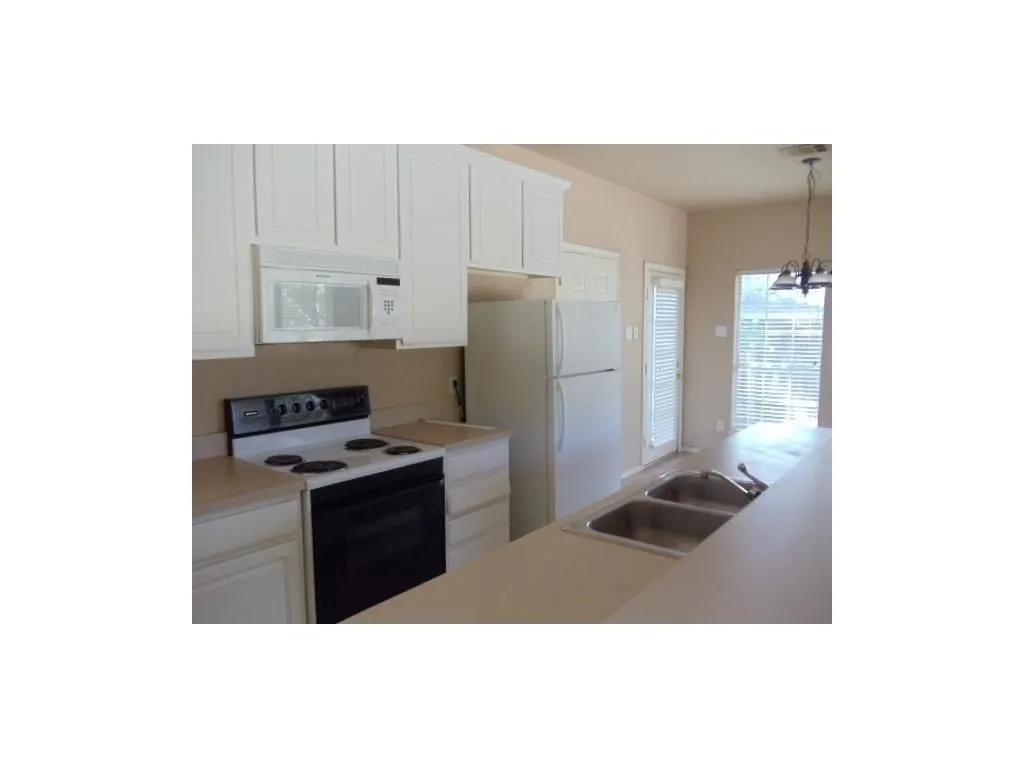 Duplex For Rent in Collin County , 8528 Holly Street, Frisco, Texas 75034, 3 Bedroom, 3 Bathroom, 2 Garage spaces, 1,333 Sqft, built in 1999, mls#21355586, Real Estate Agent in Frisco, Homes For Rent in Collin county, Homes For Rent in Frisco, Realtor in Frisco Texas, Real Estate Brokerage Independent Realty Texas, Luminita Cordes Realtor