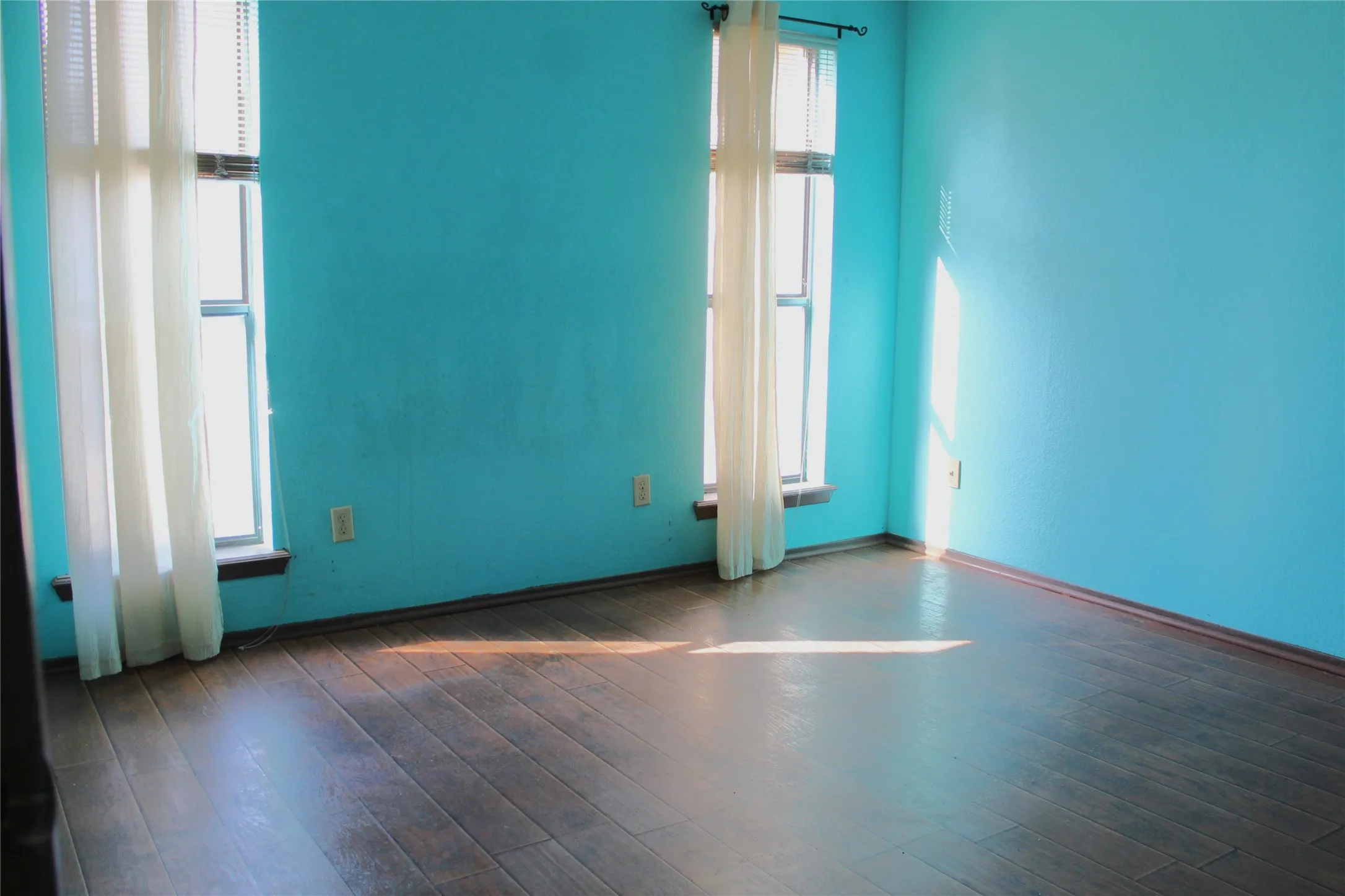 Single Family Residence For Sale in Erath County , 930 N Lydia Street, Stephenville, Texas 76401, 4 Bedroom, 3 Bathroom, 2 Garage spaces, 2,543 Sqft, built in 1979, mls#21355342, Real Estate Agent in Stephenville, Homes For Sale in Erath county, Homes For Sale in Stephenville, Realtor in Stephenville Texas, Real Estate Brokerage Independent Realty Texas, Luminita Cordes Realtor