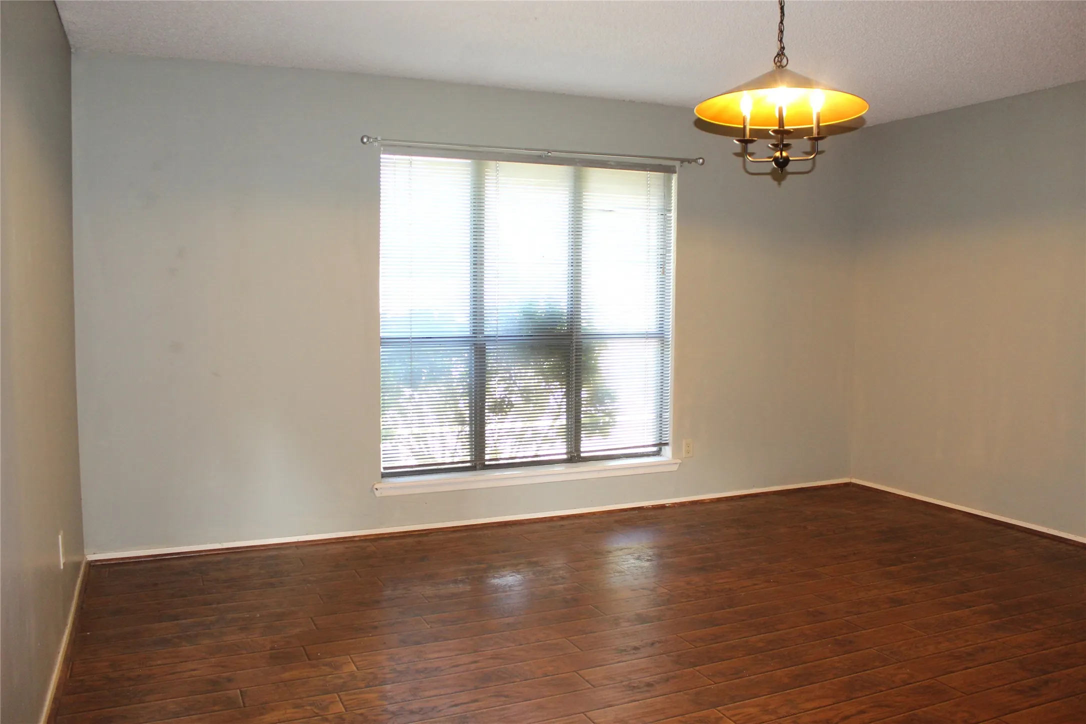 Single Family Residence For Sale in Erath County , 930 N Lydia Street, Stephenville, Texas 76401, 4 Bedroom, 3 Bathroom, 2 Garage spaces, 2,543 Sqft, built in 1979, mls#21355342, Real Estate Agent in Stephenville, Homes For Sale in Erath county, Homes For Sale in Stephenville, Realtor in Stephenville Texas, Real Estate Brokerage Independent Realty Texas, Luminita Cordes Realtor